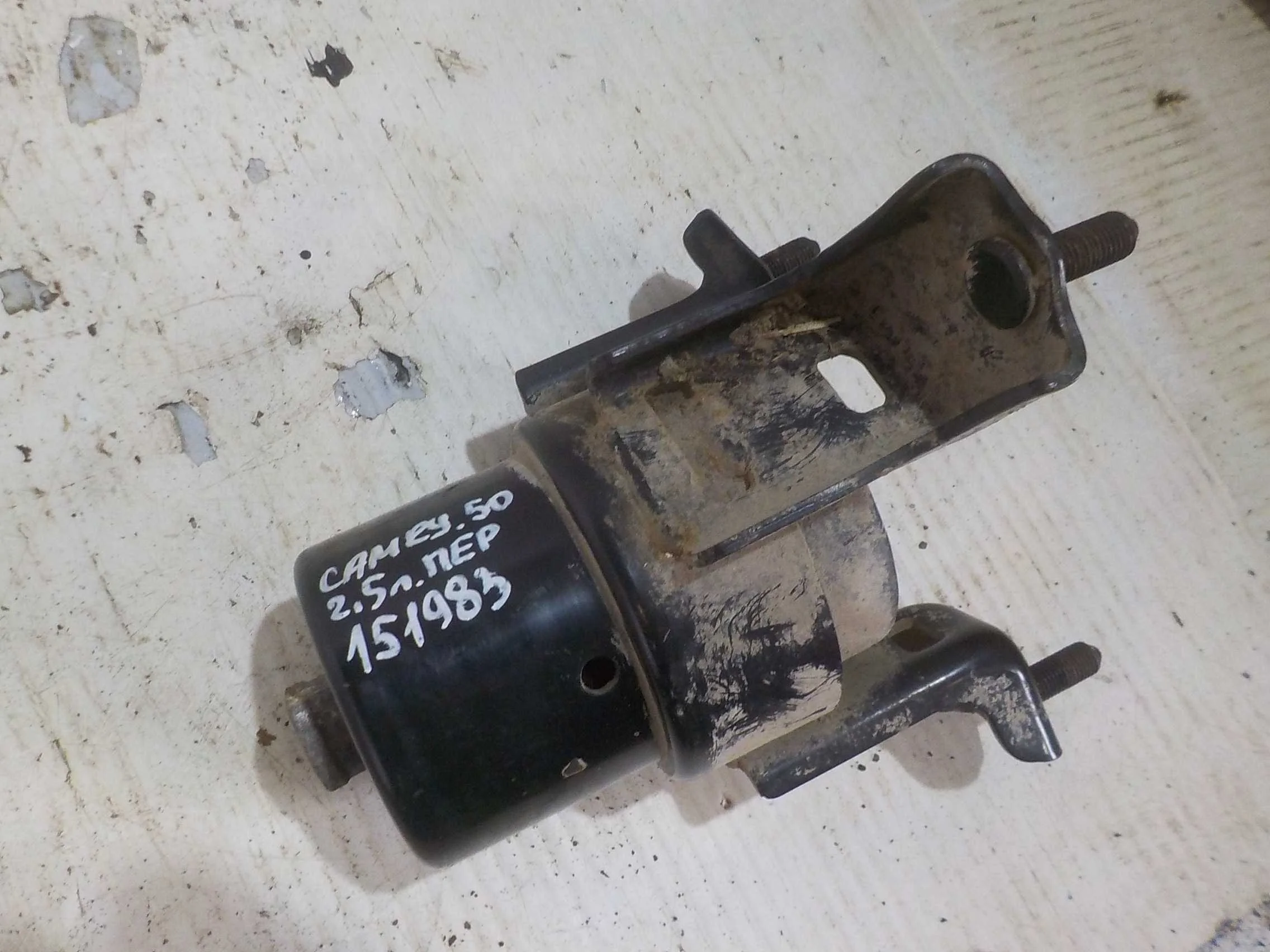 Опора двигателя Toyota Camry XV50 (2011—2014)  Право