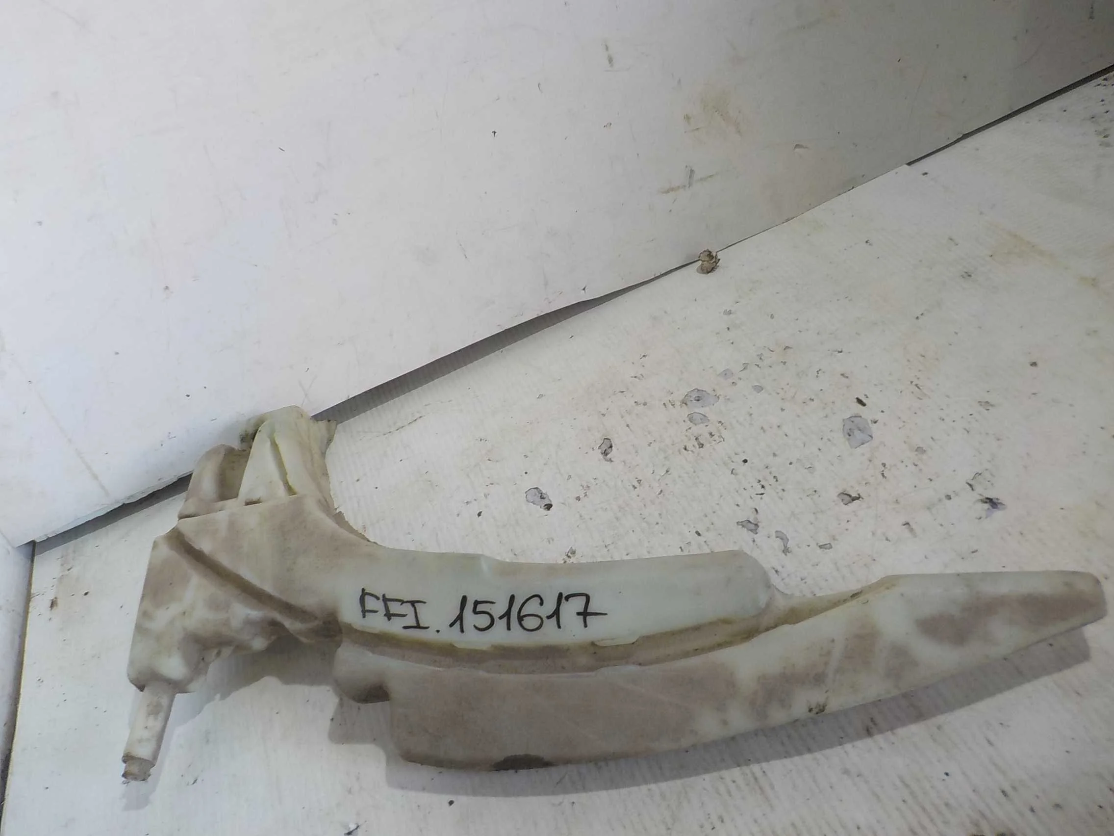 бачок стеклоомывателя Ford Focus I (1998—2004)