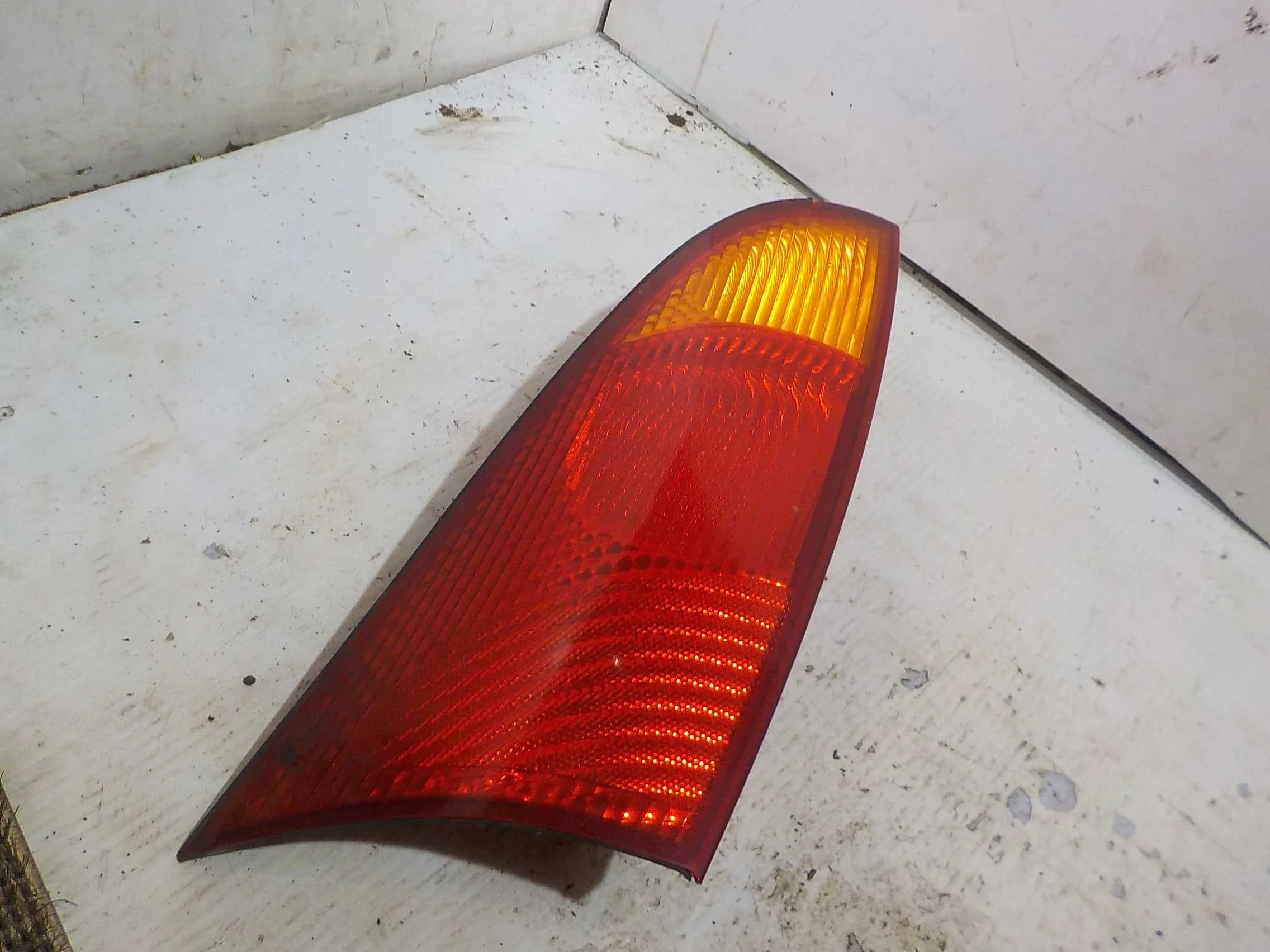 Фонарь Ford Focus I (1998—2004) Зад Лево