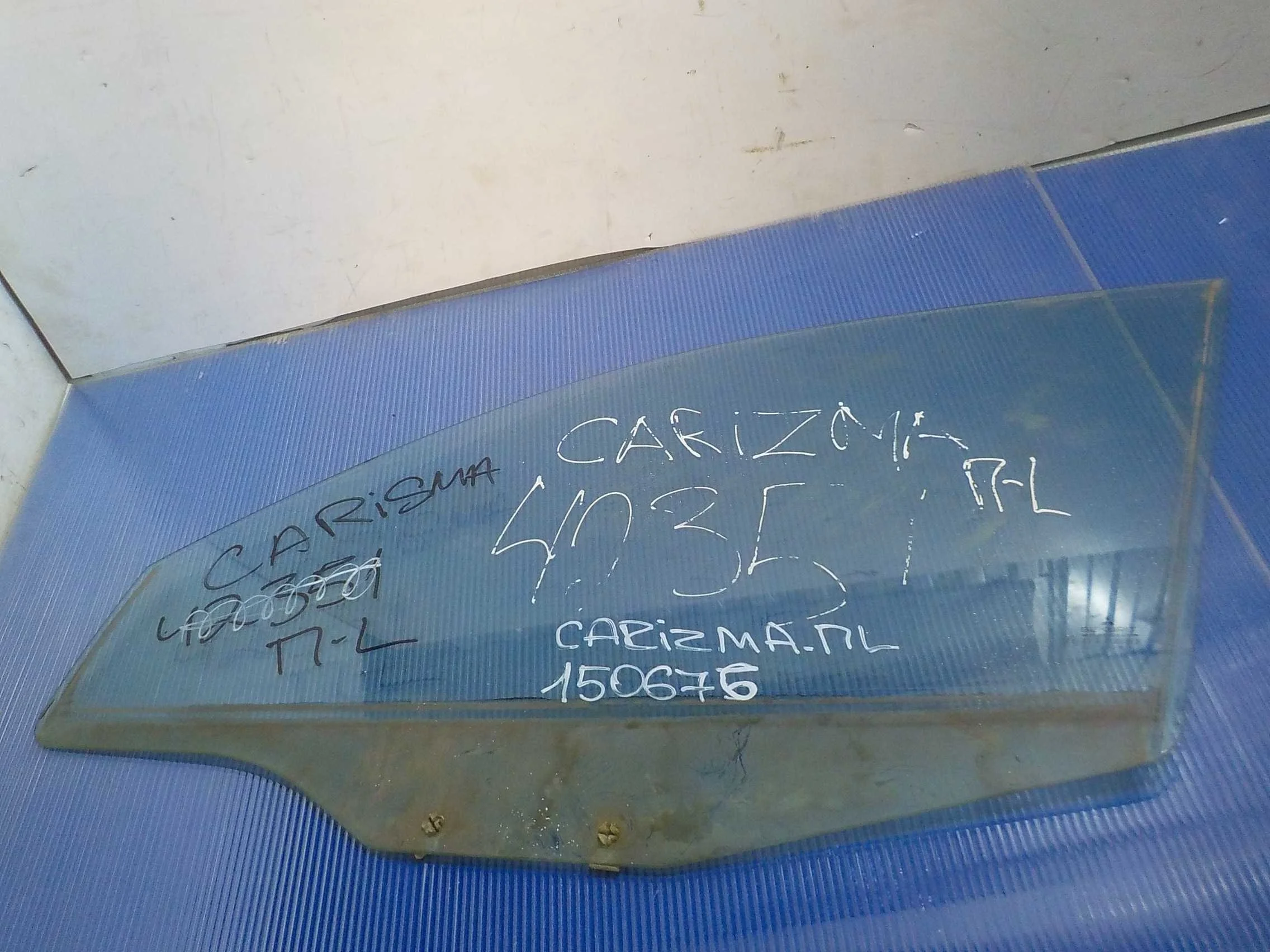 стекло Mitsubishi Carisma I (1995—1999) Перед Лево