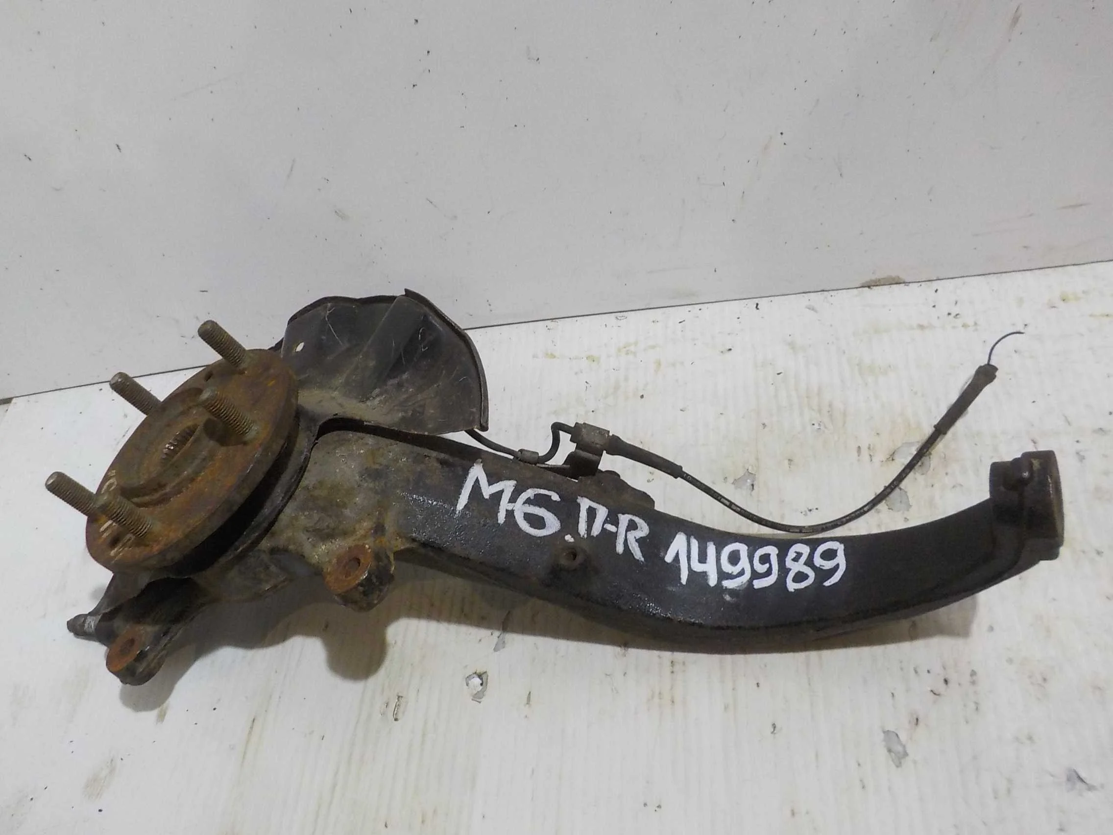 кулак поворотный Mazda 6 GG рестайлинг (2005—2008) Перед Право