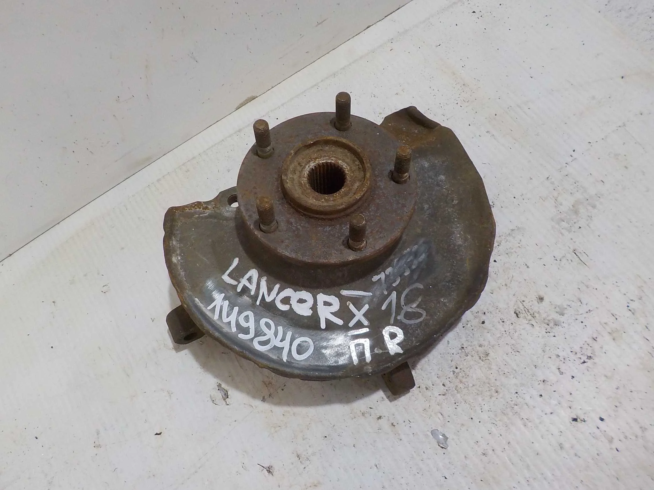 кулак поворотный Mitsubishi Lancer IX (2000—2007) Перед Право