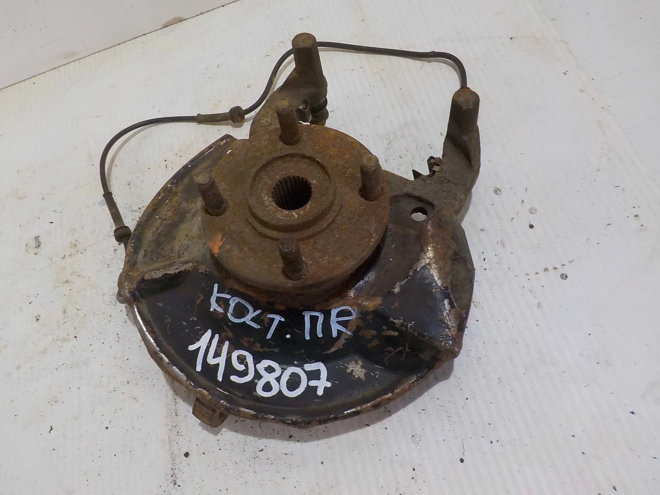 кулак поворотный Mitsubishi Colt Z30 (2002—2012) Перед Право