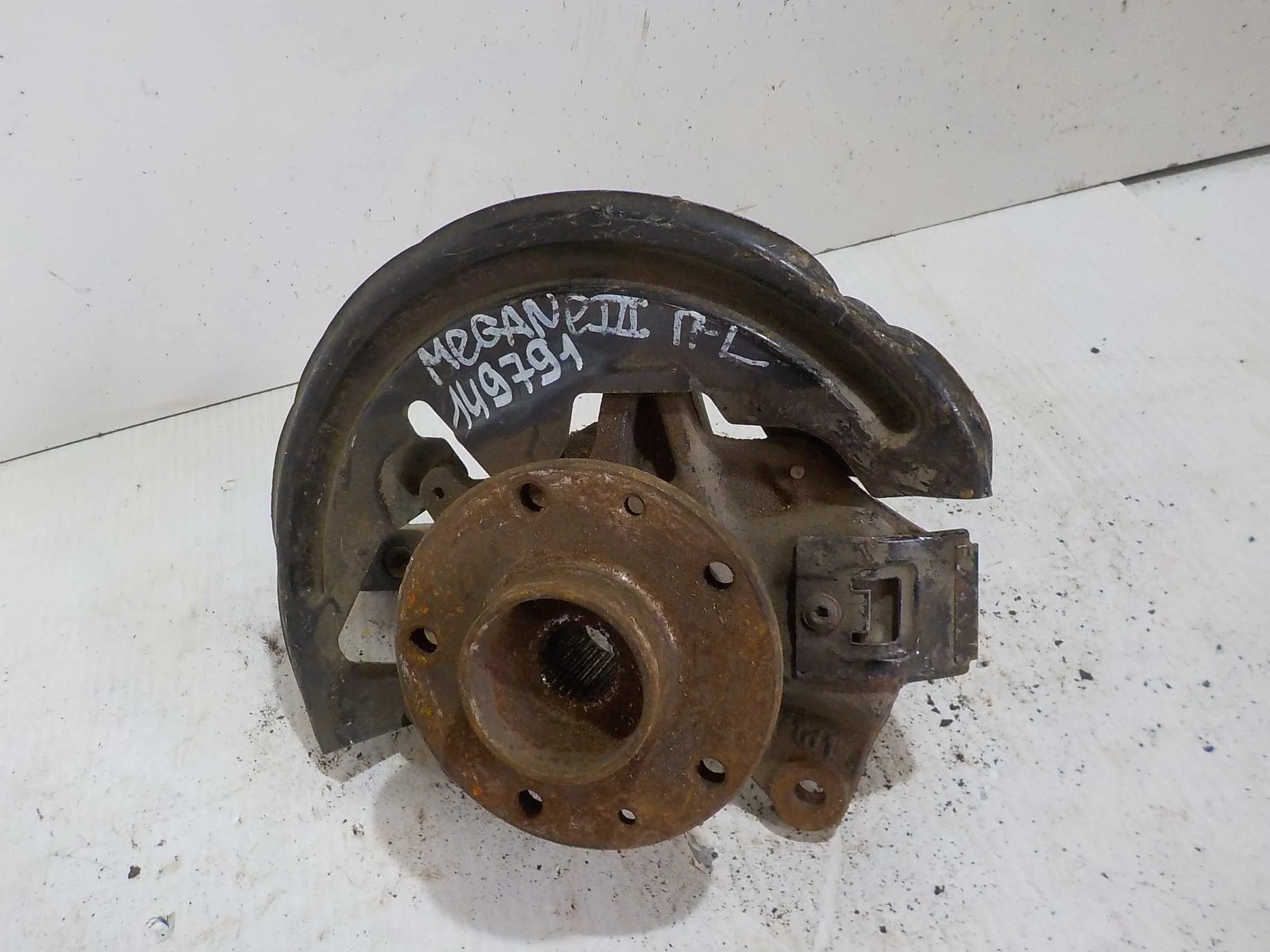 кулак поворотный Renault Scenic III (2009—2012) Перед Лево