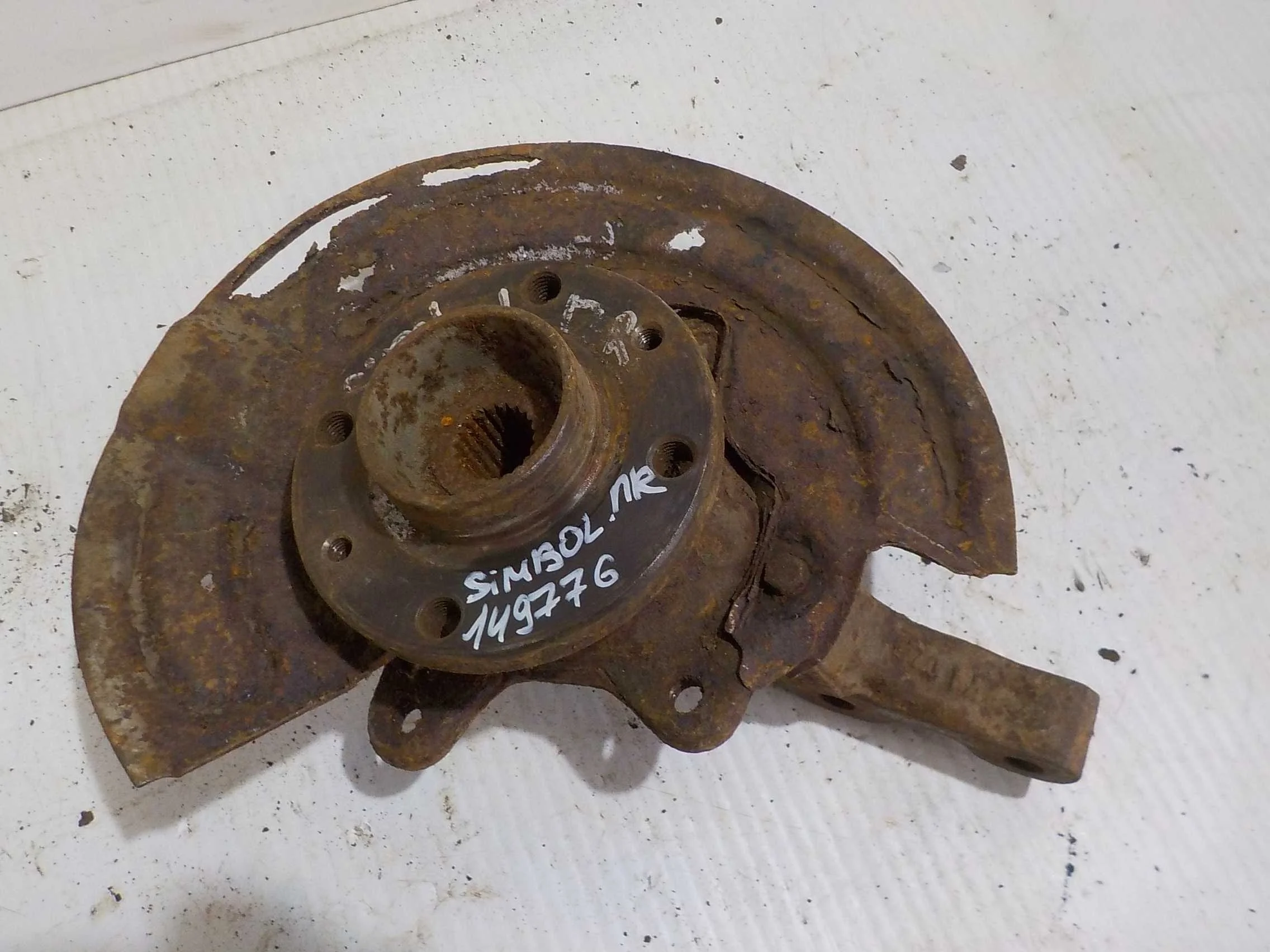 кулак поворотный Renault Symbol I рестайлинг (2002—2006) Перед Право