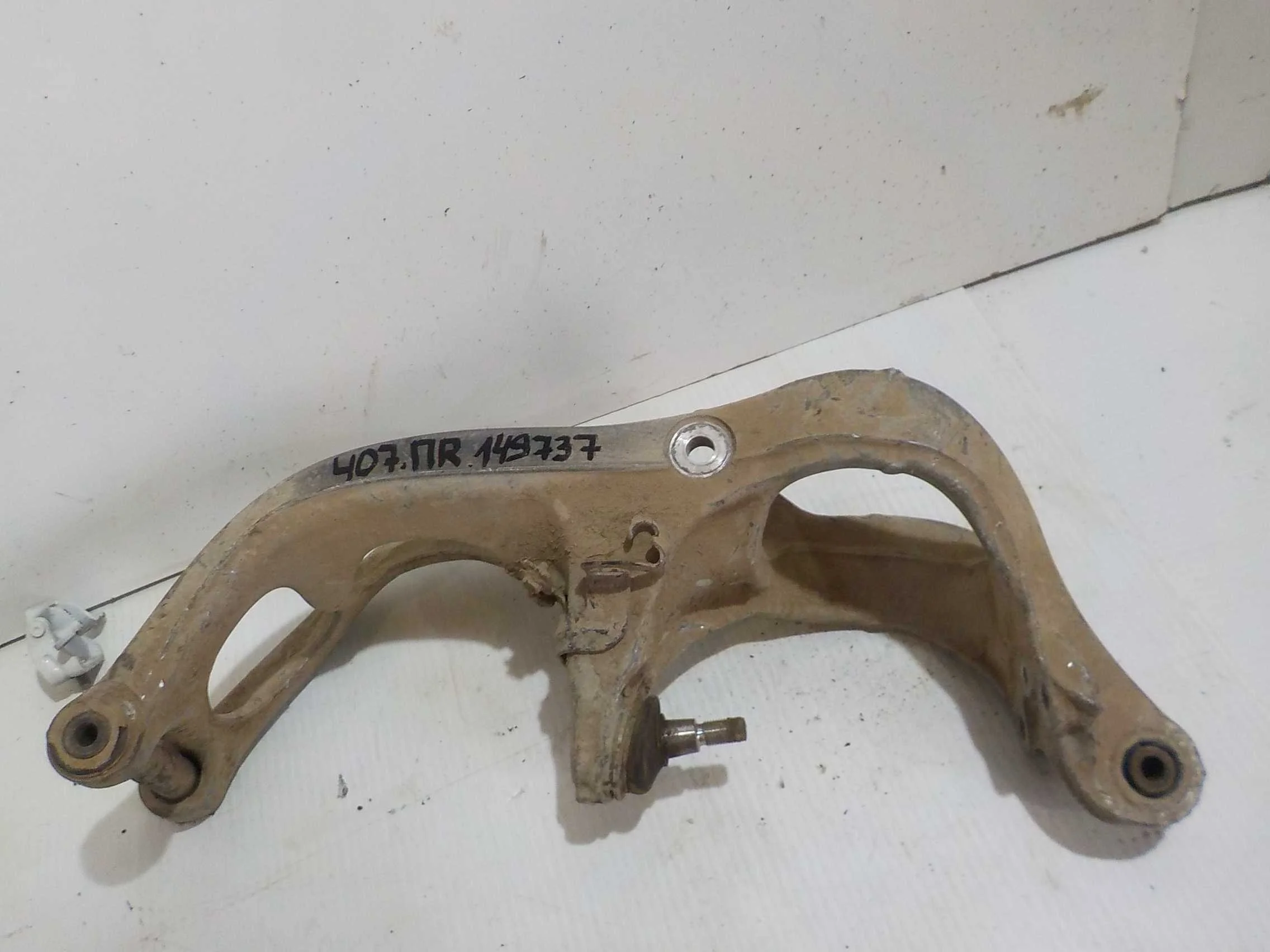 кулак поворотный Peugeot 407 I (2004—2011) Перед Право