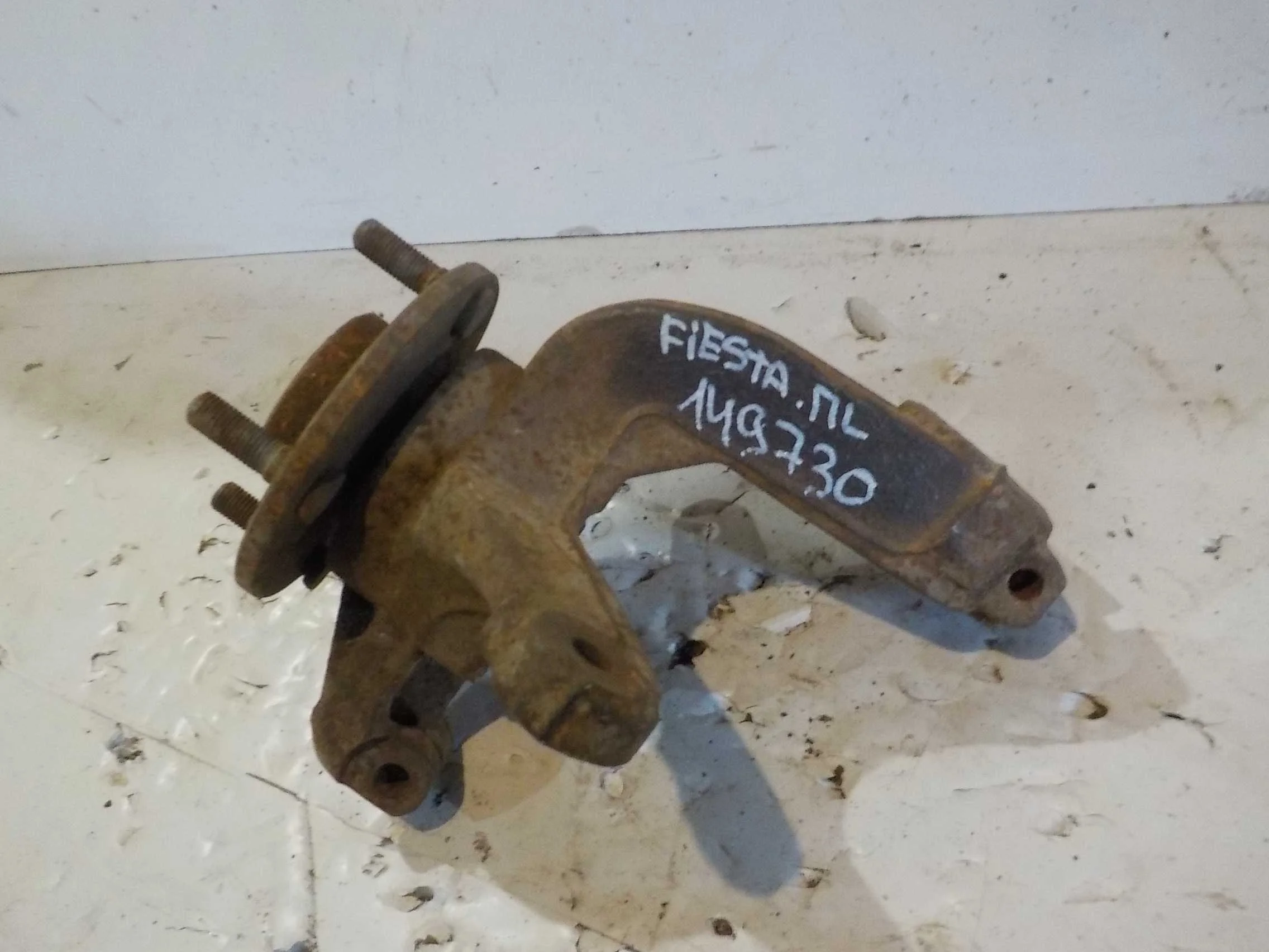 кулак поворотный Ford Fusion I (2002—2005) Перед Лево