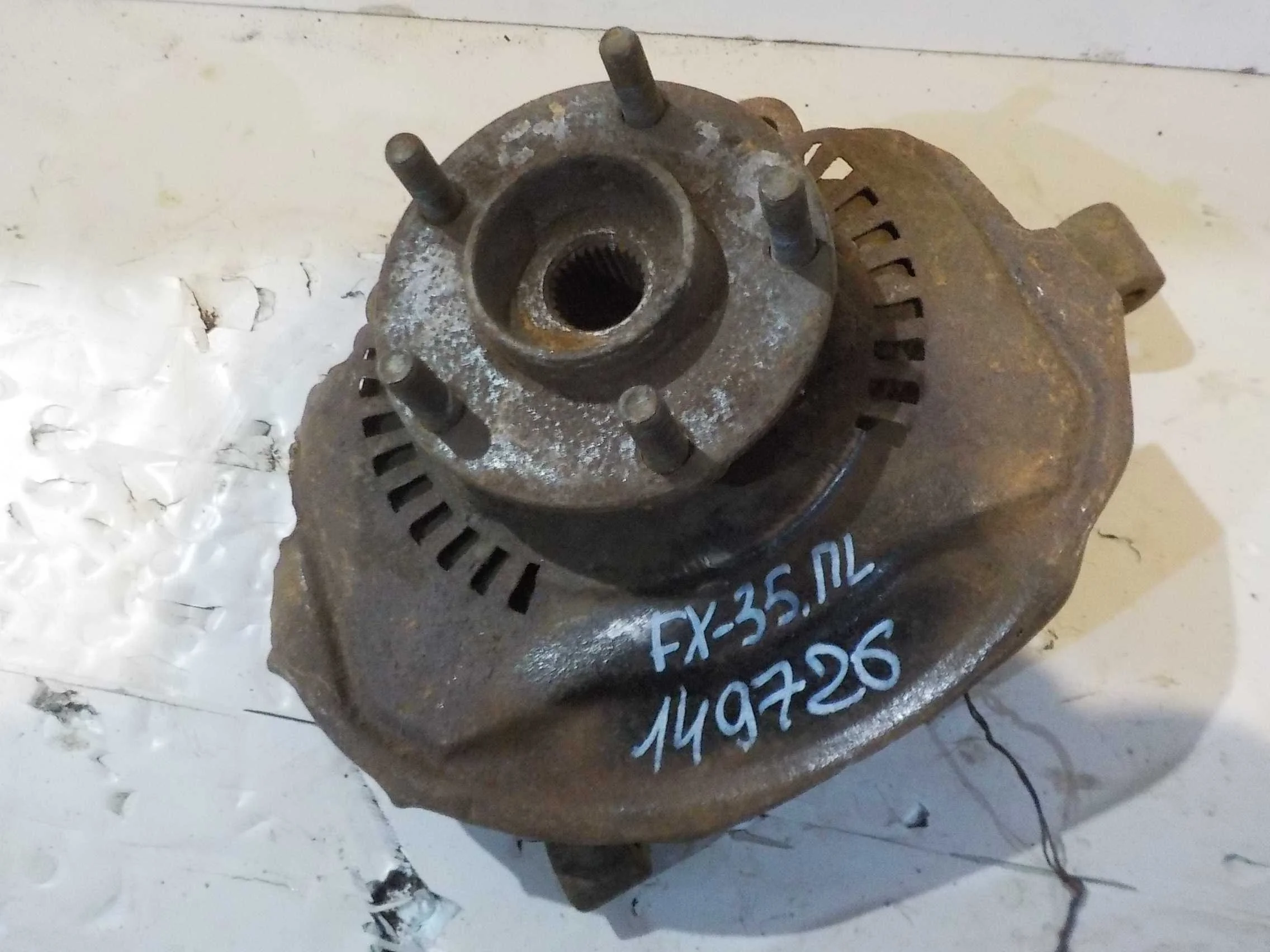 кулак поворотный Infiniti FX35 I (2002—2006) Перед Лево