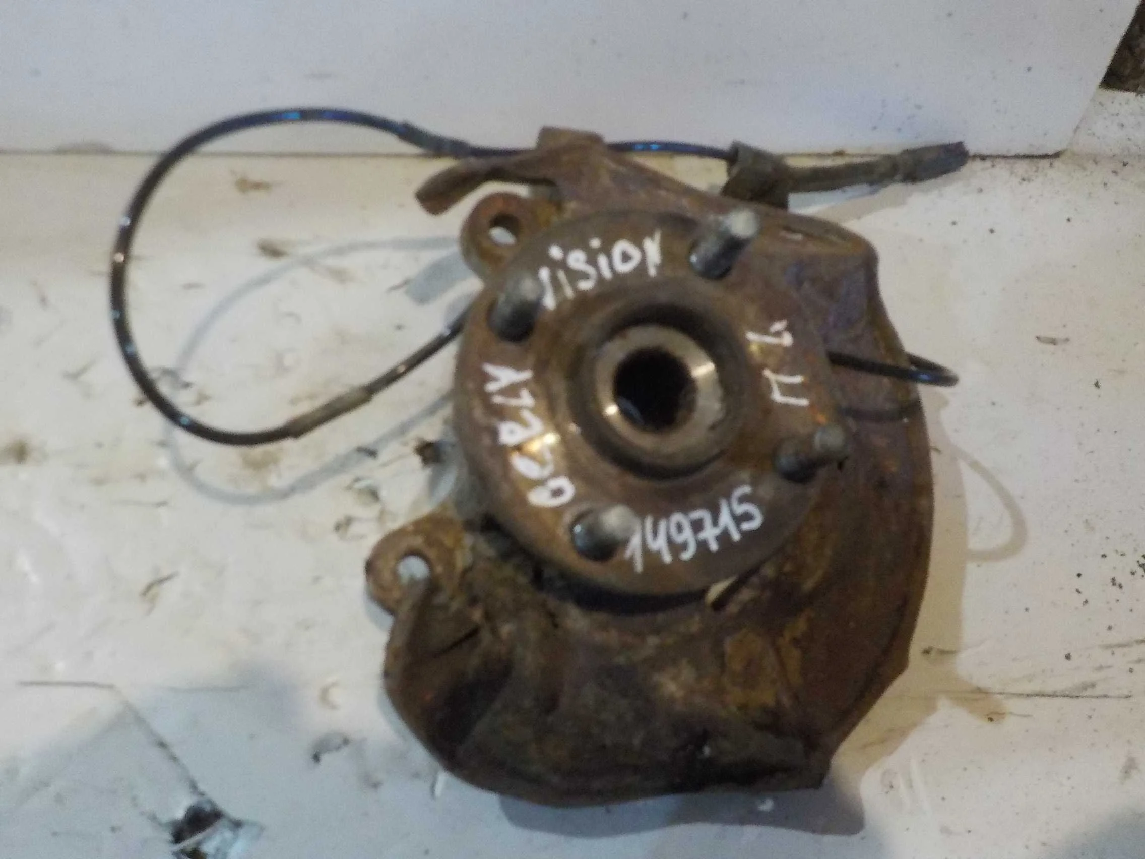 кулак поворотный Ford Fusion I рестайлинг (2005—2012) Перед Лево