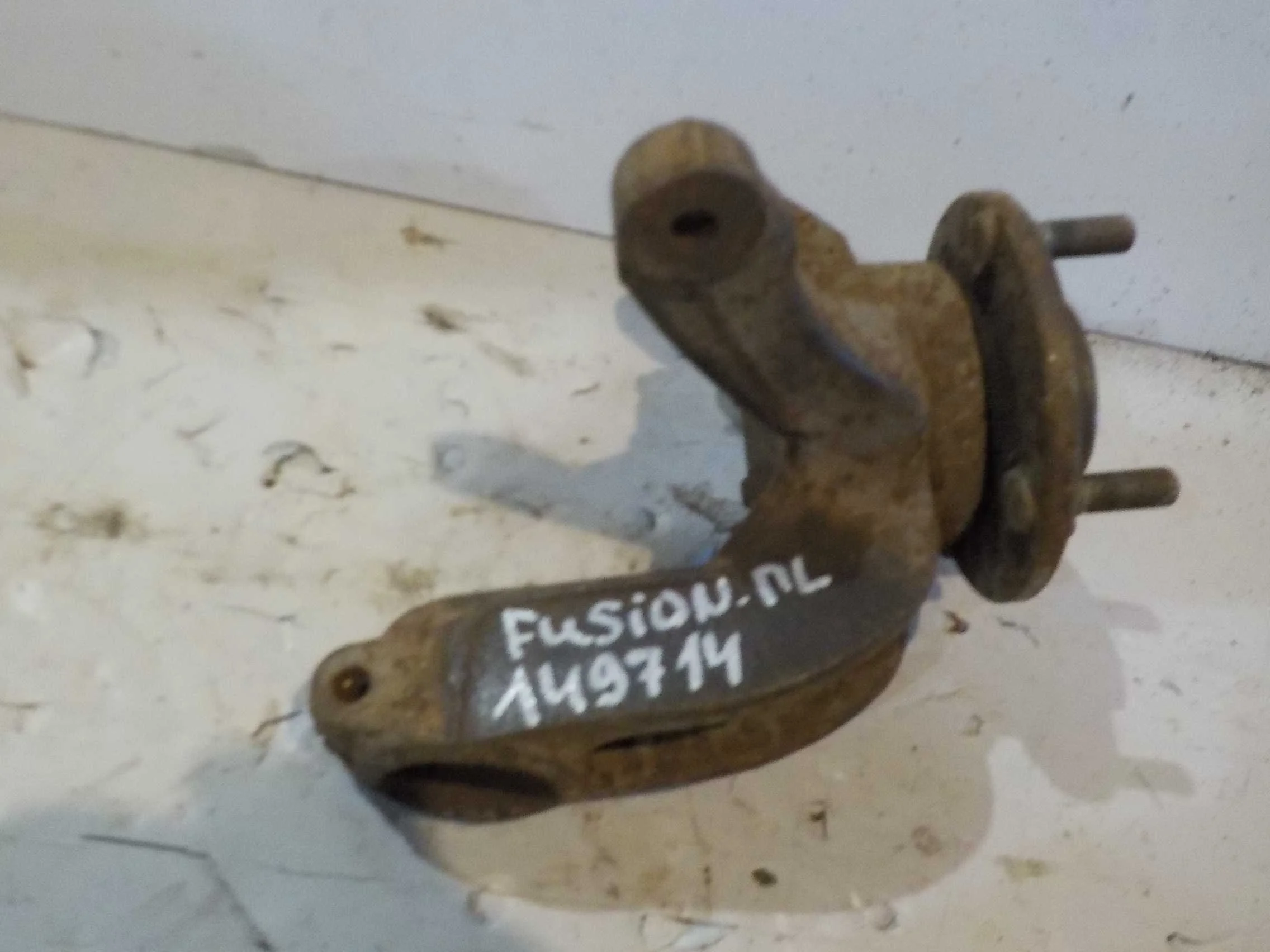 кулак поворотный Ford Fusion I рестайлинг (2005—2012) Перед Лево