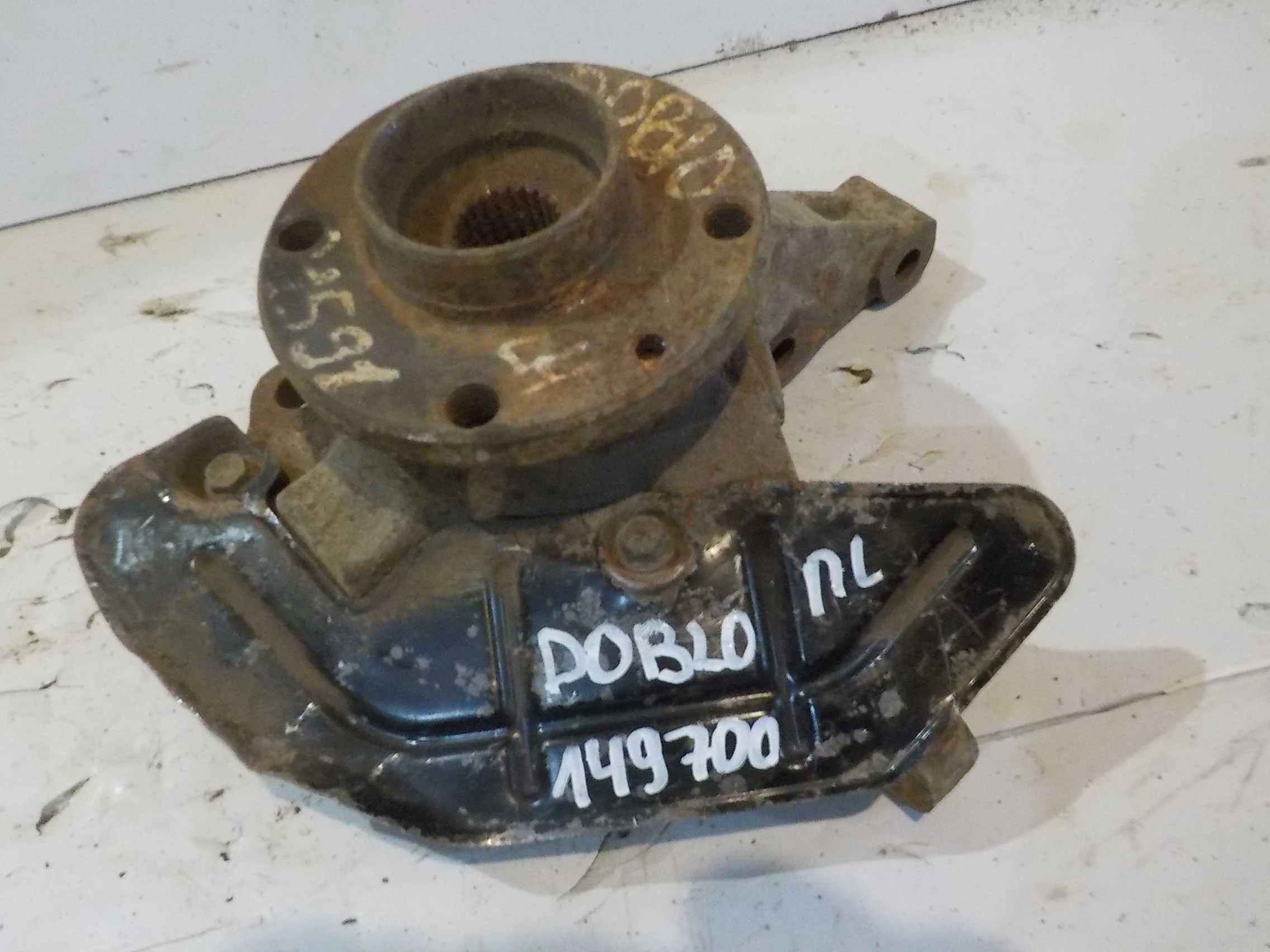 кулак поворотный FIAT Doblo I (2000—2005) Перед Лево