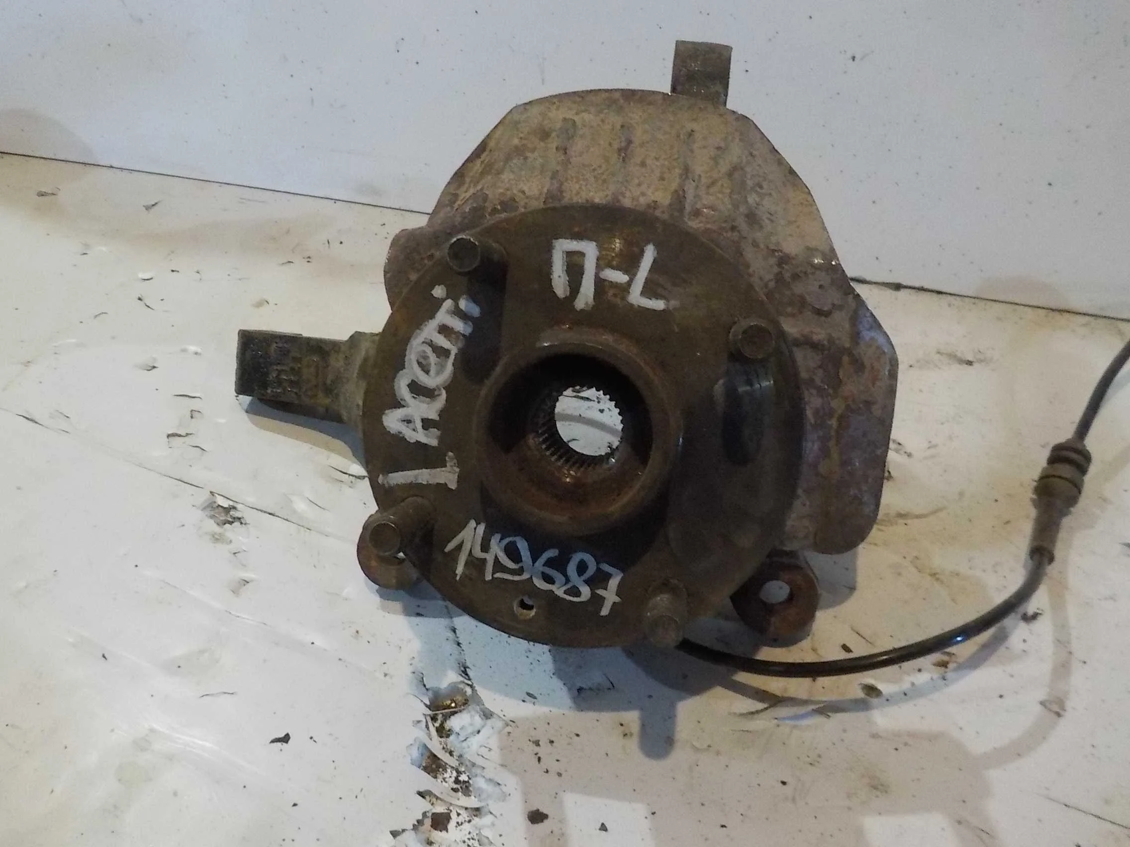 кулак поворотный Chevrolet Lacetti I (2004—2013) Перед Лево