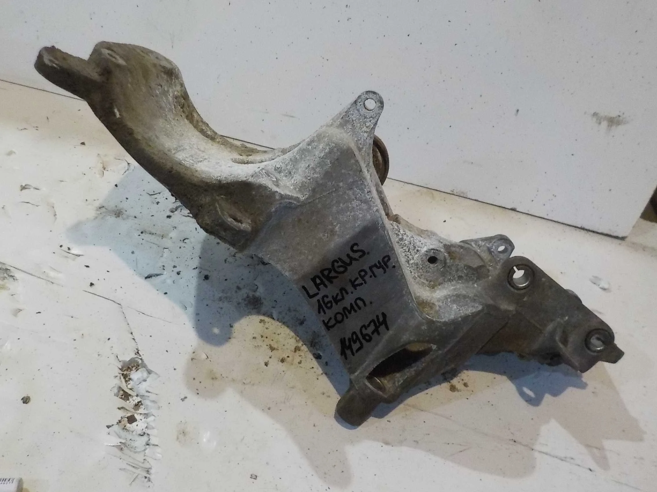 Кронштейн генератора Renault Logan II (2012—2018)