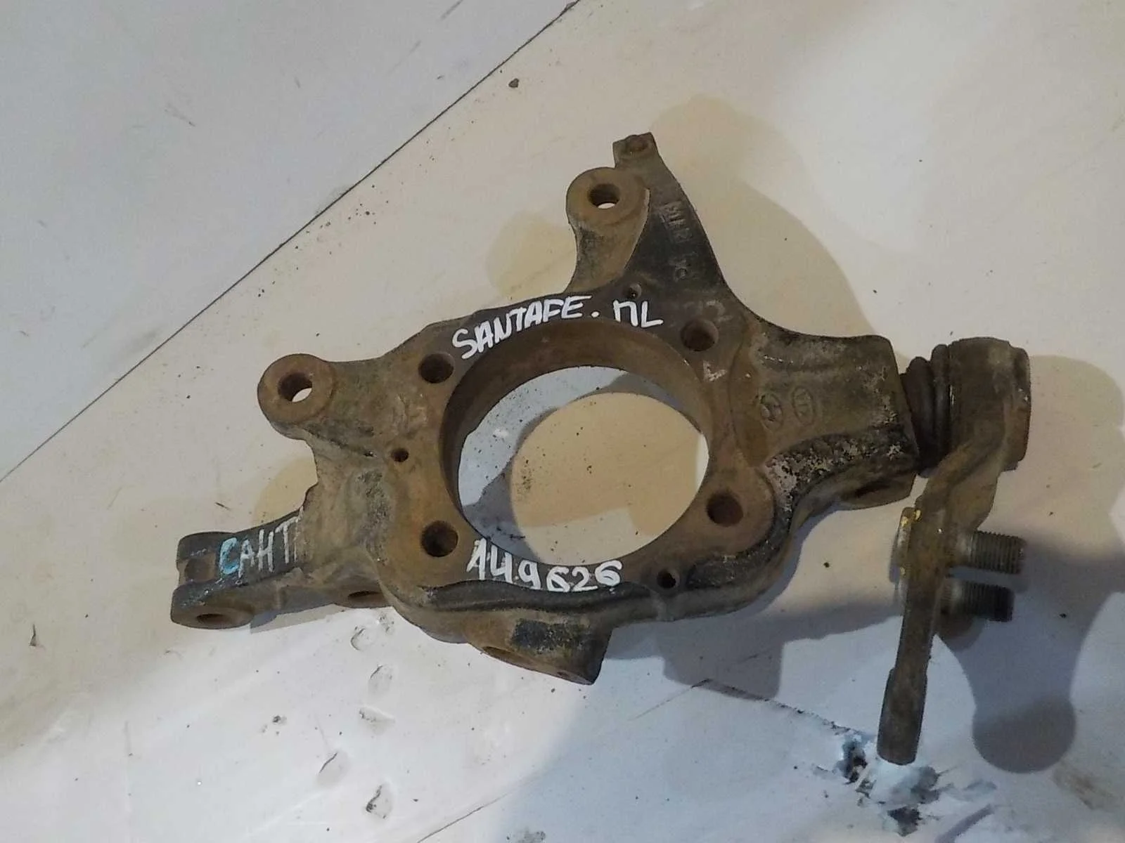 кулак поворотный Hyundai Santa Fe I (2000—2012) Перед Лево