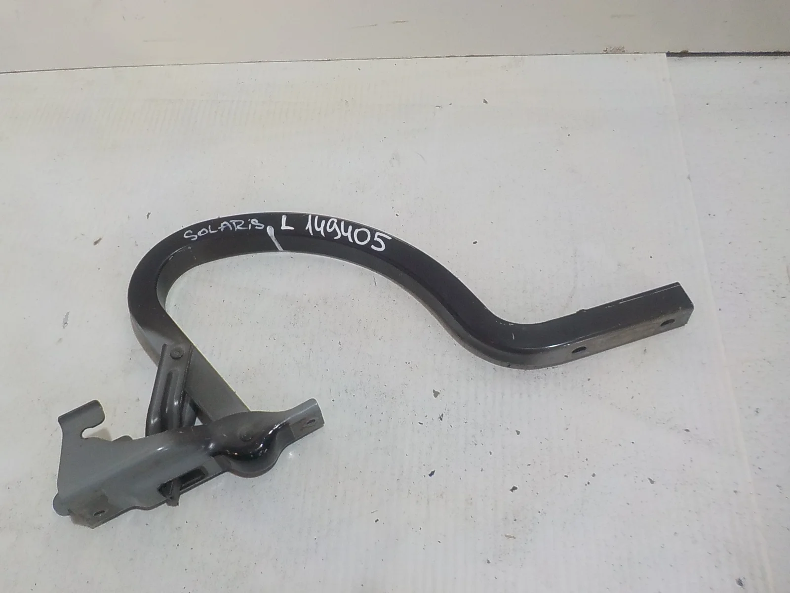 Петля крышки багажника Hyundai Solaris I (2010—2014)  Лево