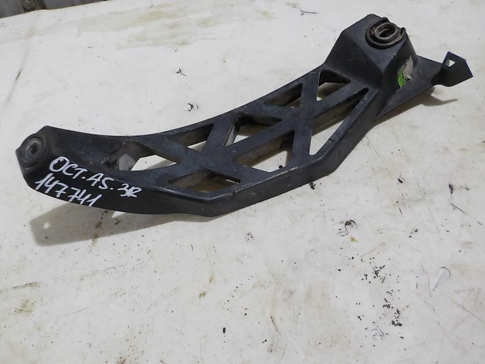 кронштейн бампера Skoda Octavia II рестайлинг (2008—2013)