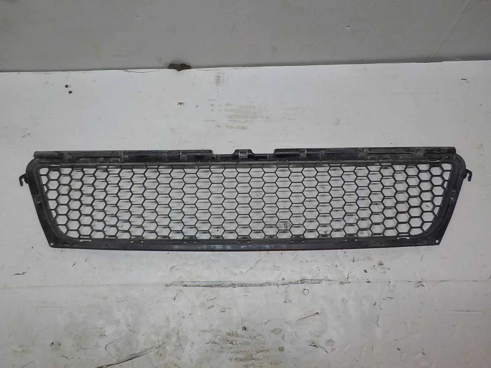 решетка бампера Renault Sandero I (2009—2014)