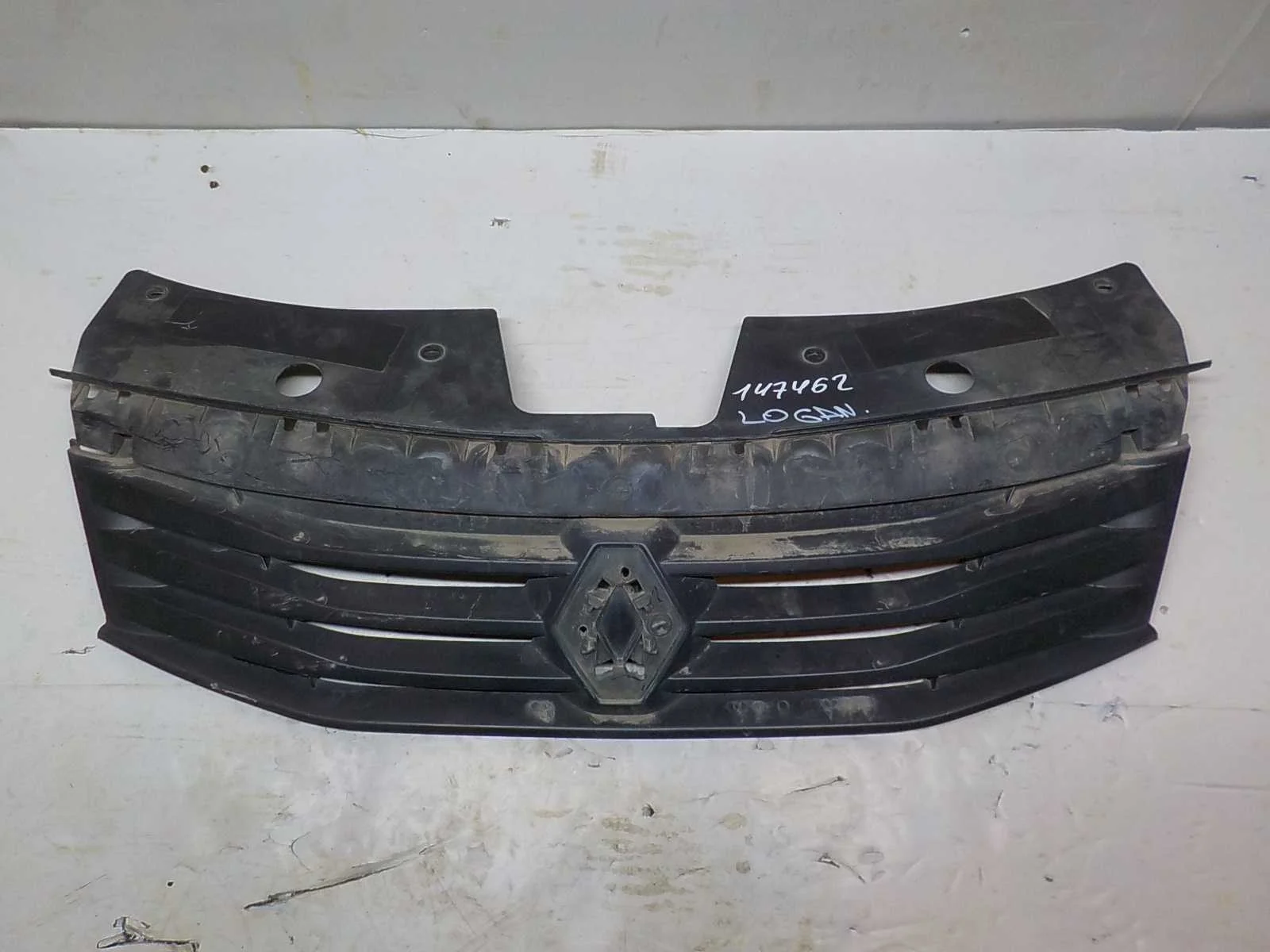 Решетка радиатора Renault Sandero I (2009—2014)