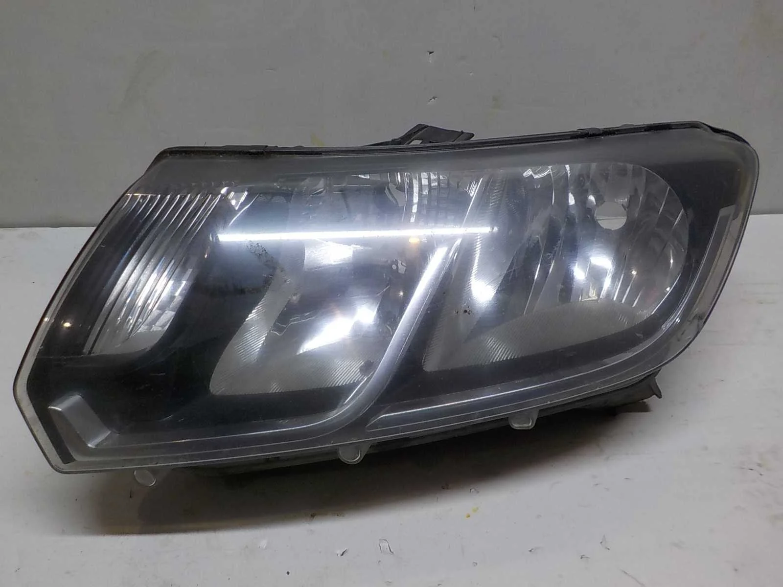 Фара Renault Logan II (2012—2018) Перед Лево