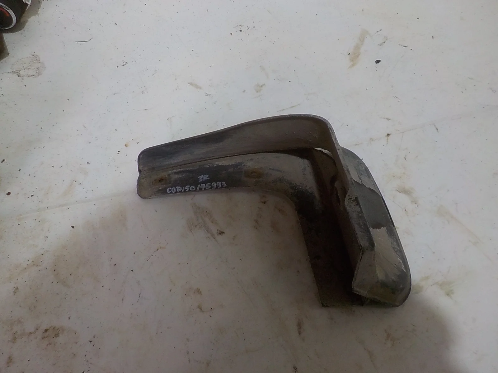 Брызговик Toyota Corolla X (2006—2010) Зад Право