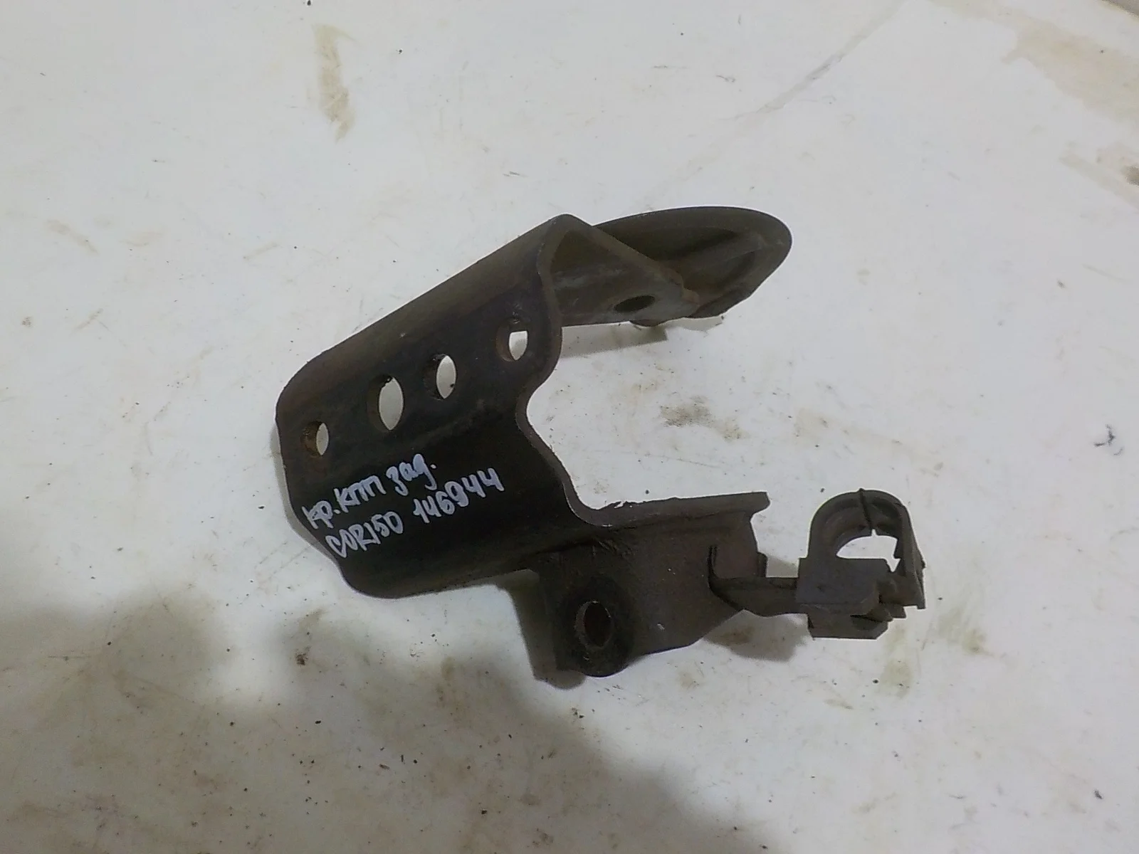 Кронштейн опоры КПП Toyota Corolla X (2006—2010)