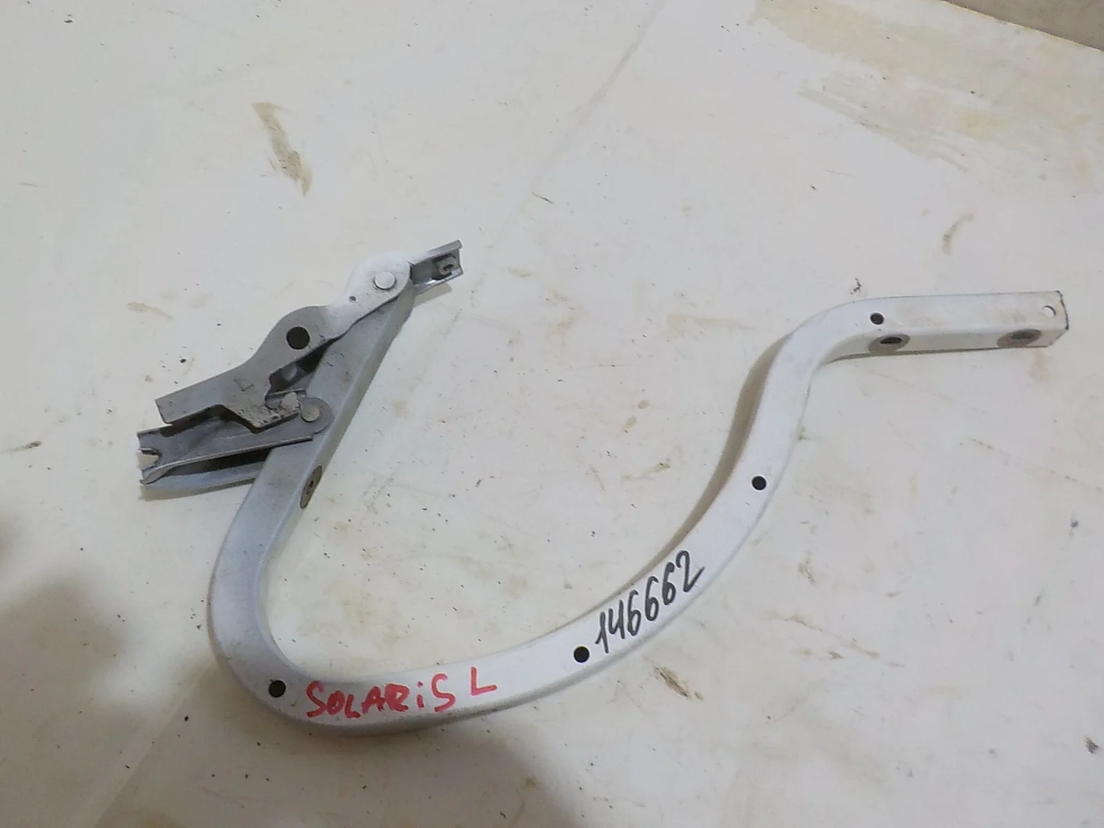 Петля крышки багажника Hyundai Solaris I (2010—2014)  Лево