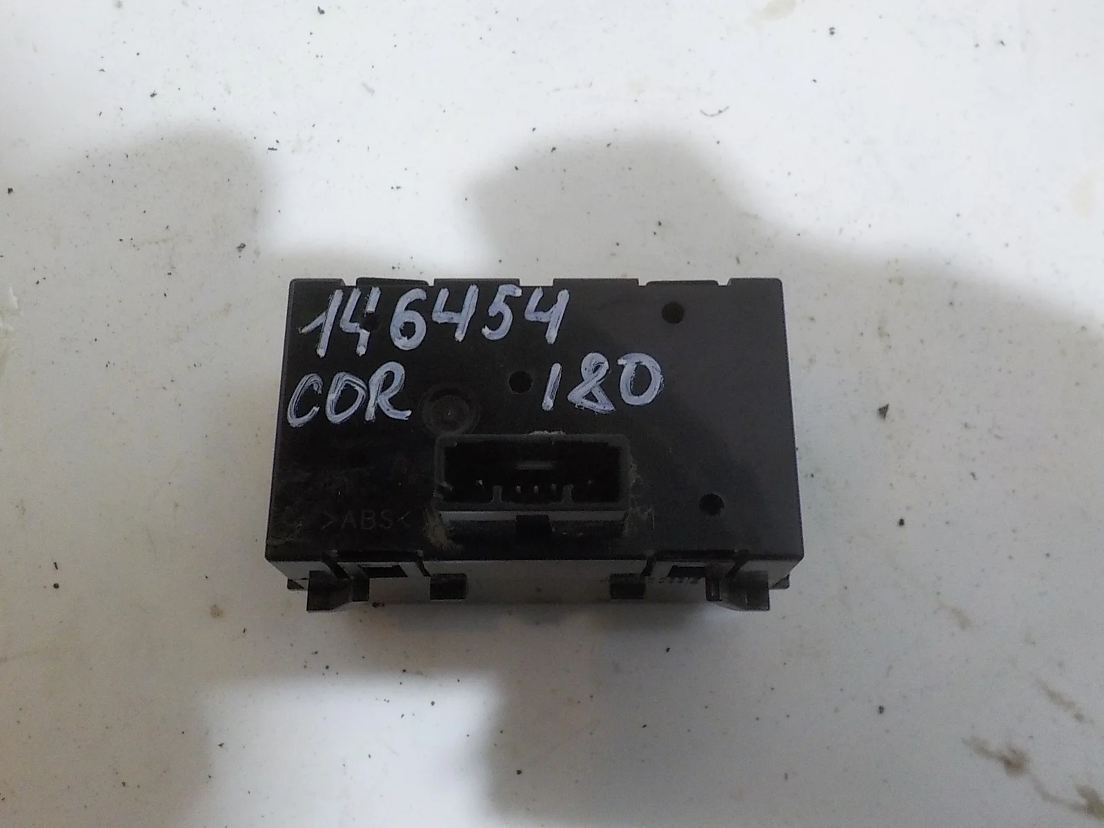 Часы Toyota Corolla XI (2012—2016)