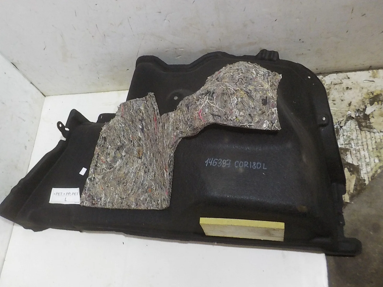 Обшивка багажника Toyota Corolla XI (2012—2016)  Лево