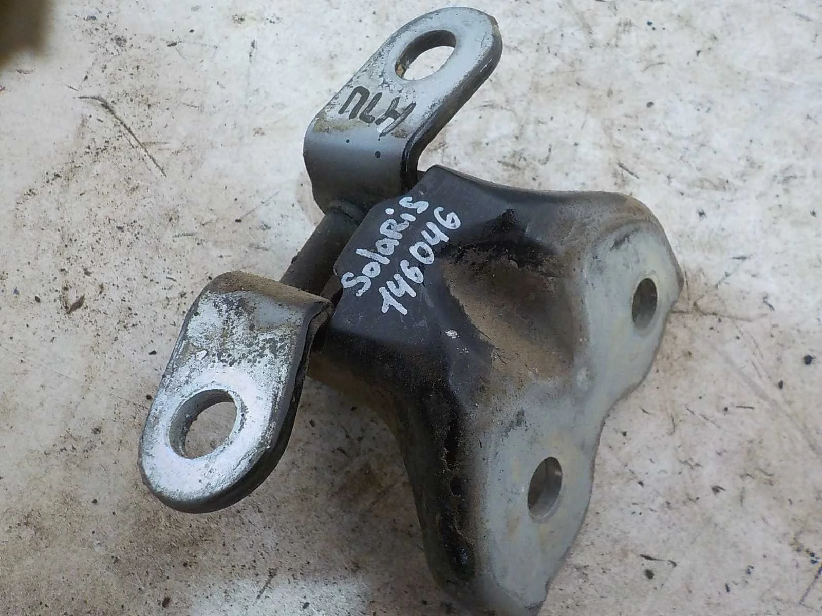 Петля двери Hyundai Solaris I (2010—2014)