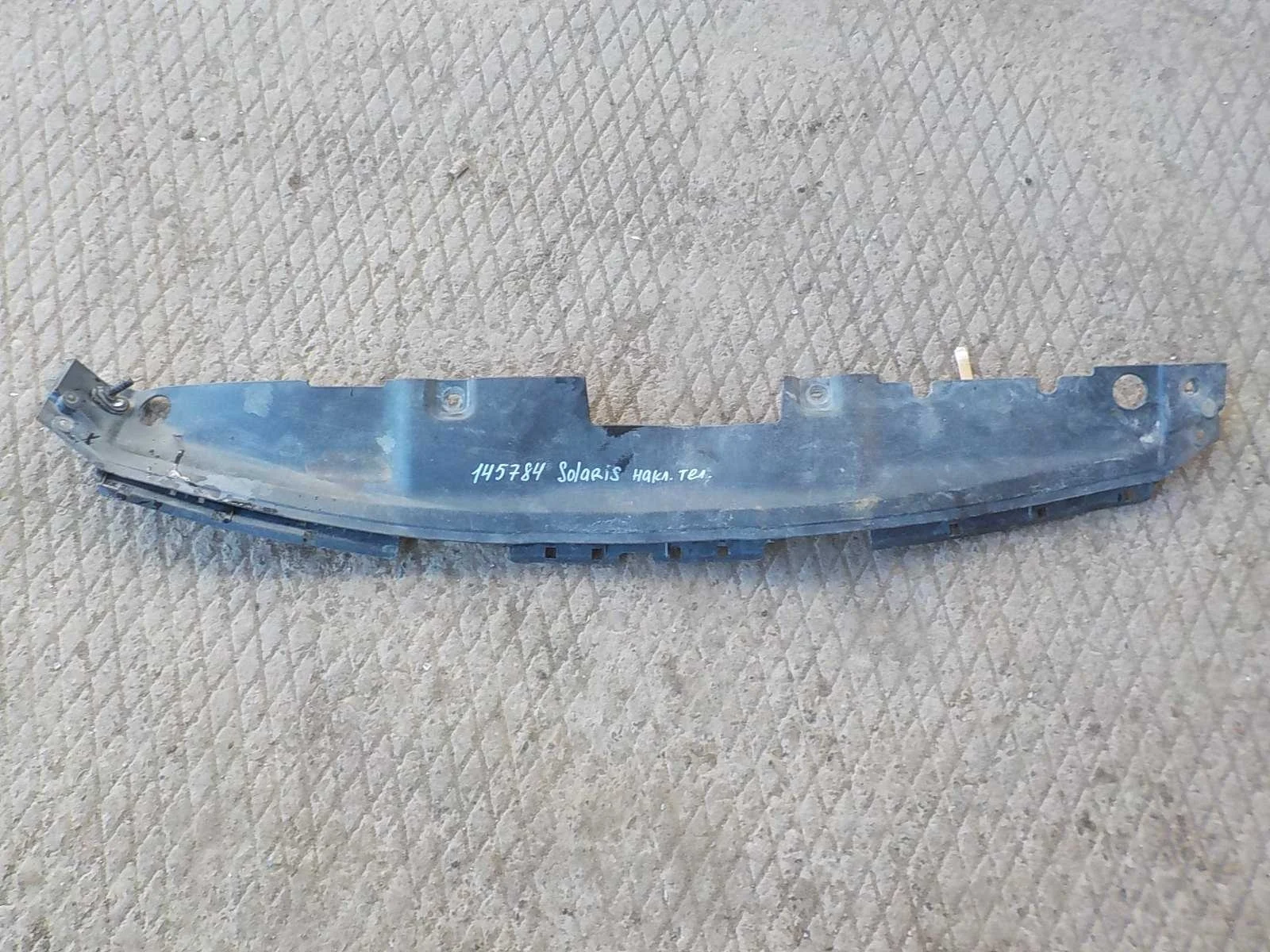 накладка на телевизор Hyundai Solaris I (2010—2014)