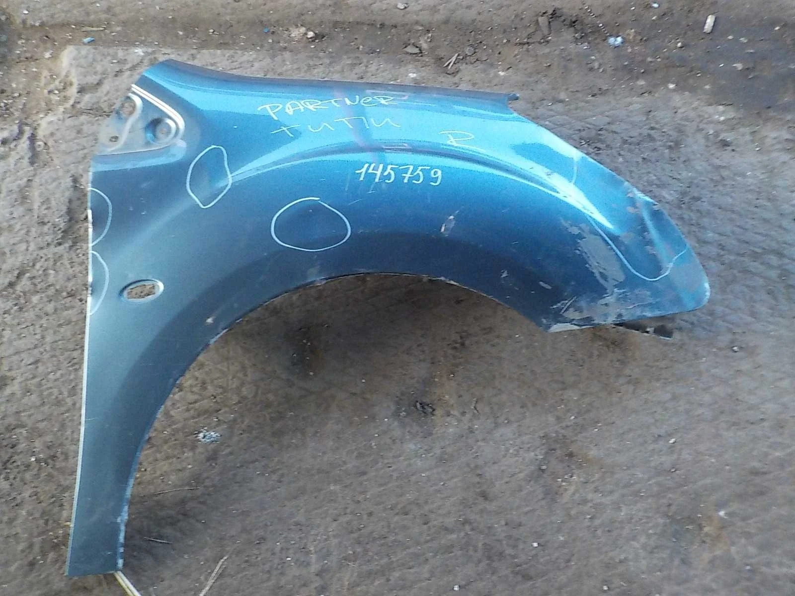 Крыло Peugeot Partner II (2008—2012) Перед Право