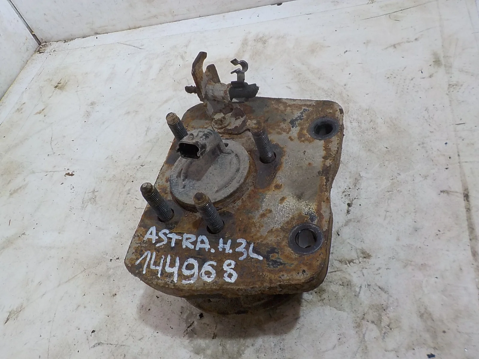 Ступица Opel Zafira B (2005—2008) Зад Лево