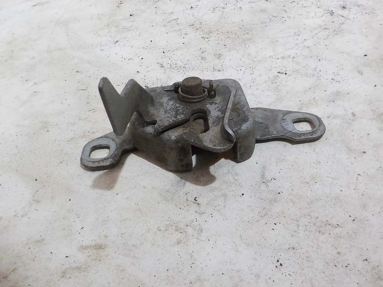 Замок капота Renault Sandero I (2009—2014)