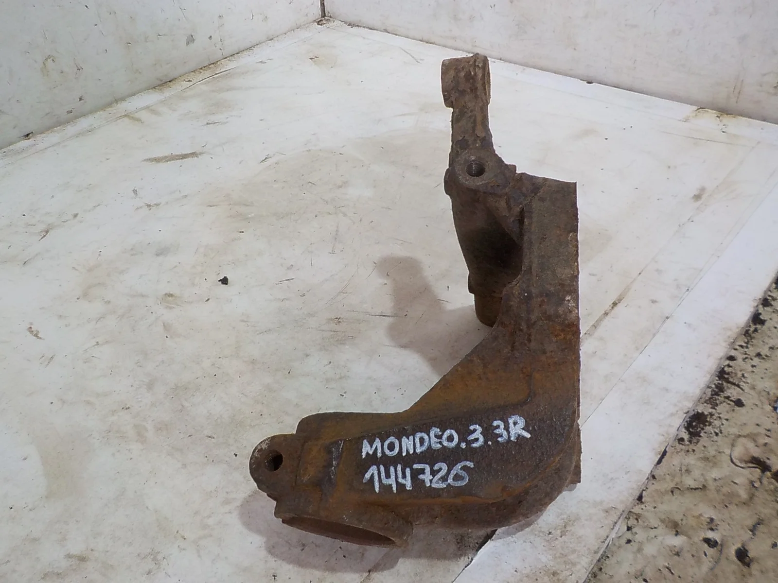 кулак поворотный Ford Mondeo III (2000—2003) Зад Право