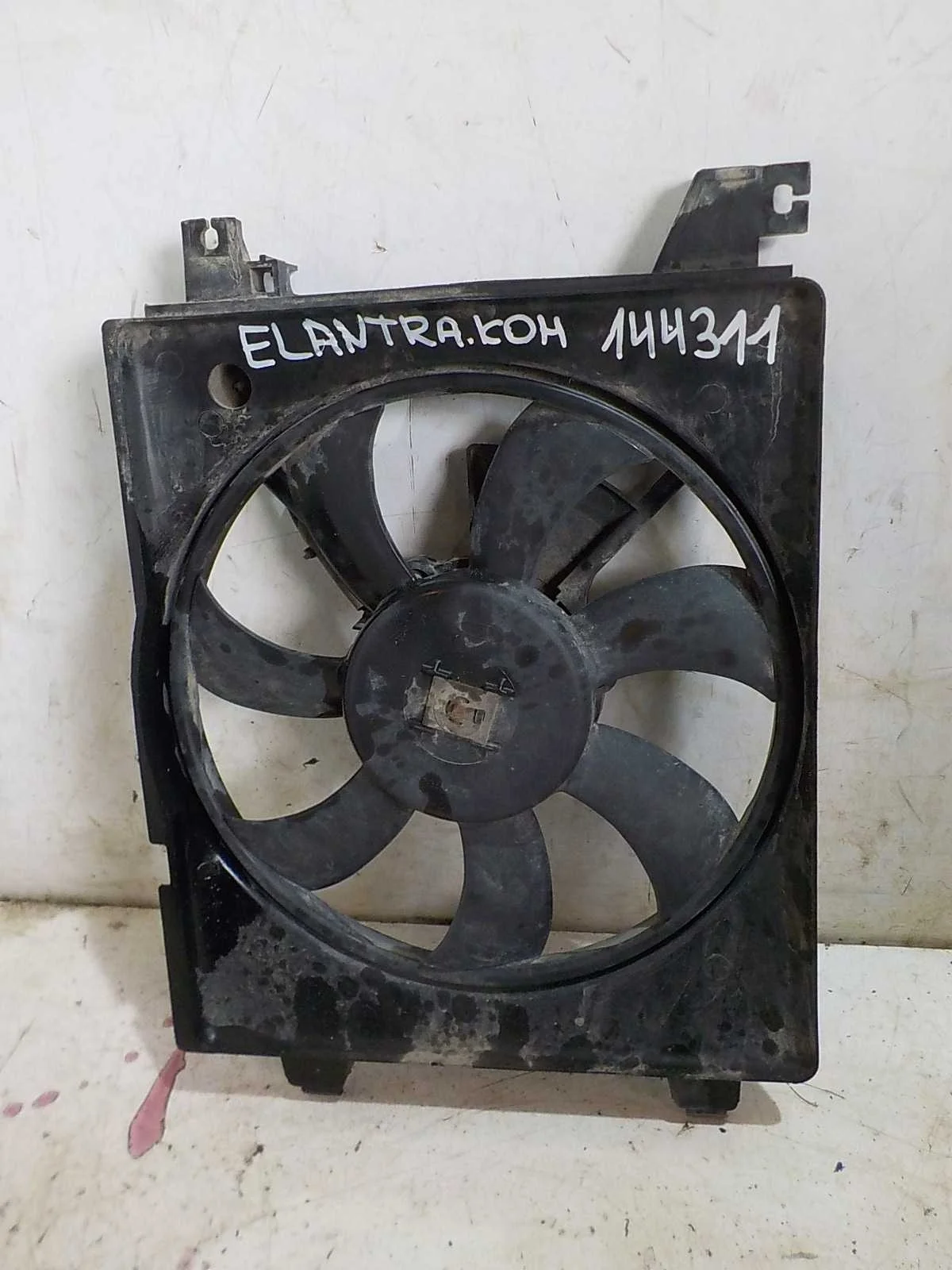 Диффузор радиатора Hyundai Elantra III (2000—2003)