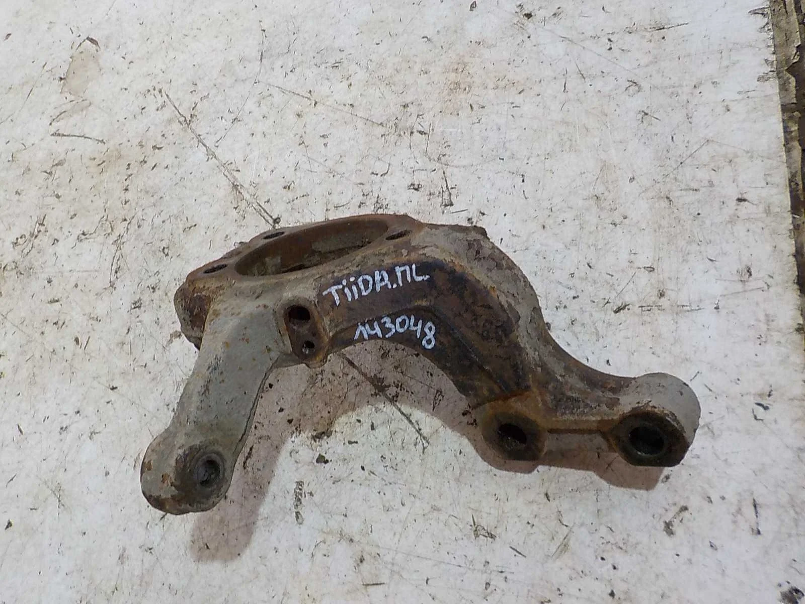 кулак поворотный Nissan Tiida C11 рестайлинг (2010—2013) Перед Лево