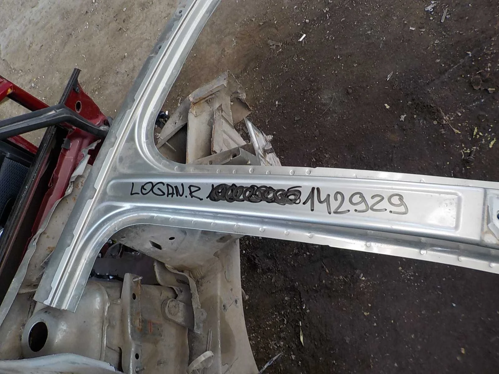 боковина кузова Renault Logan I (2004—2009)  Право