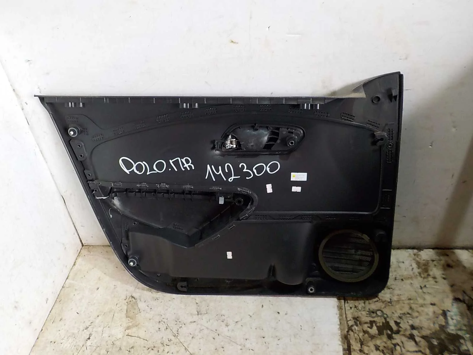 Обшивка двери Volkswagen Polo V (2009—2015)