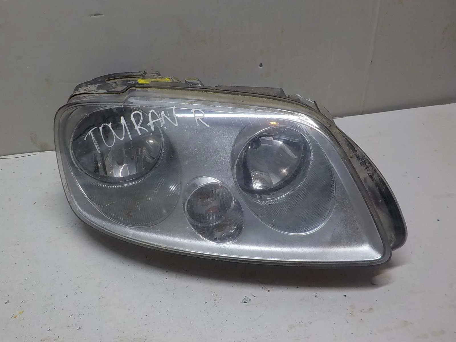 Фара Volkswagen Caddy III (2004—2010) Перед Право