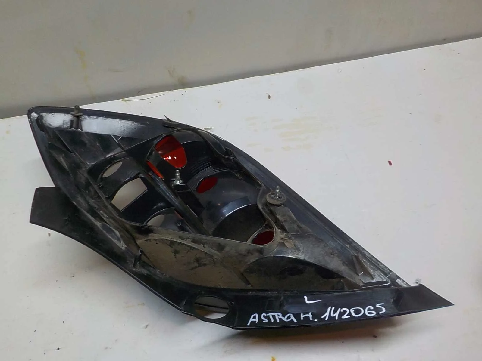 Фонарь Opel Astra H (2004—2007) Зад Лево