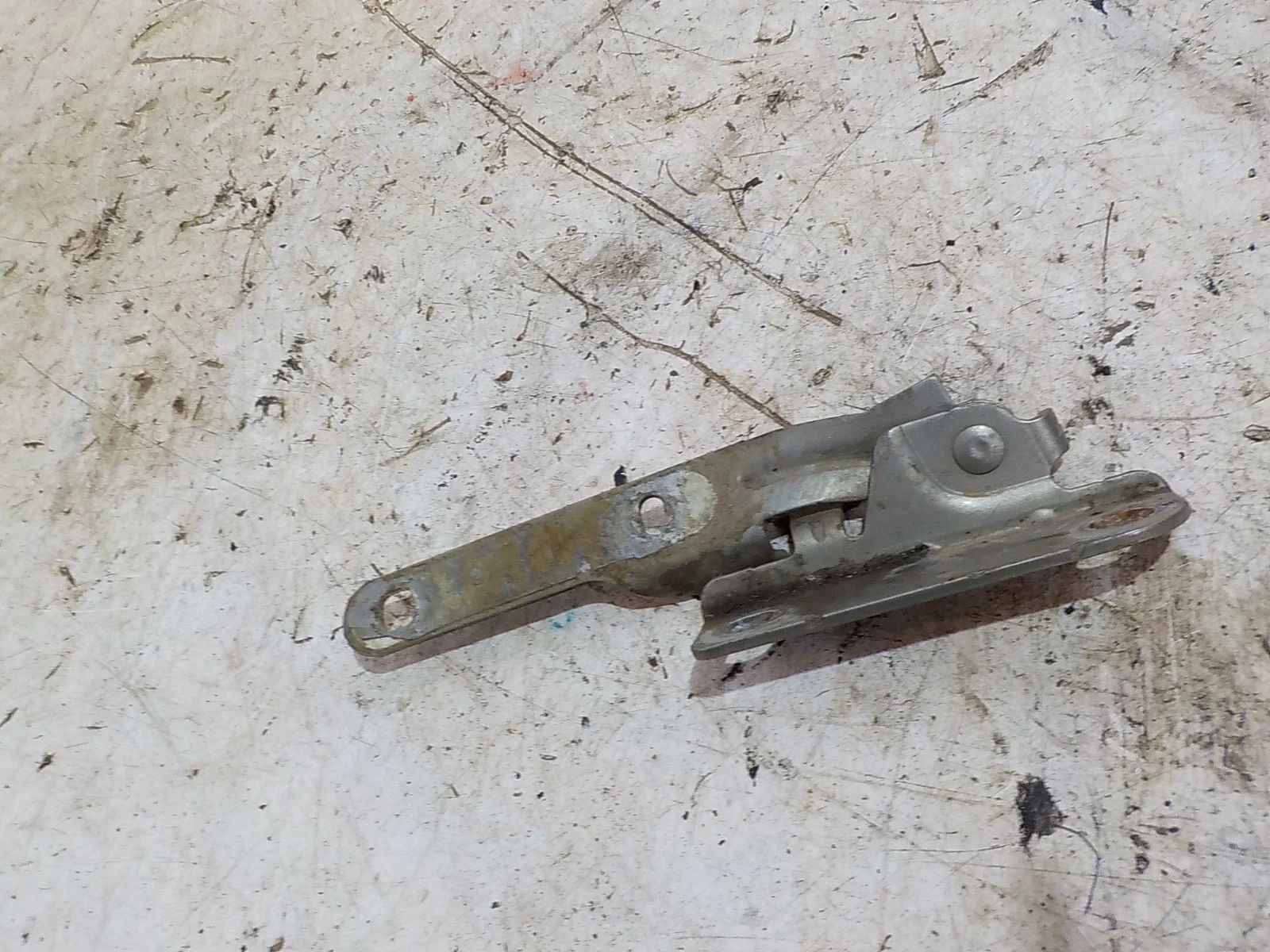 Петля капота ВАЗ (LADA) Largus I (2012—2021)