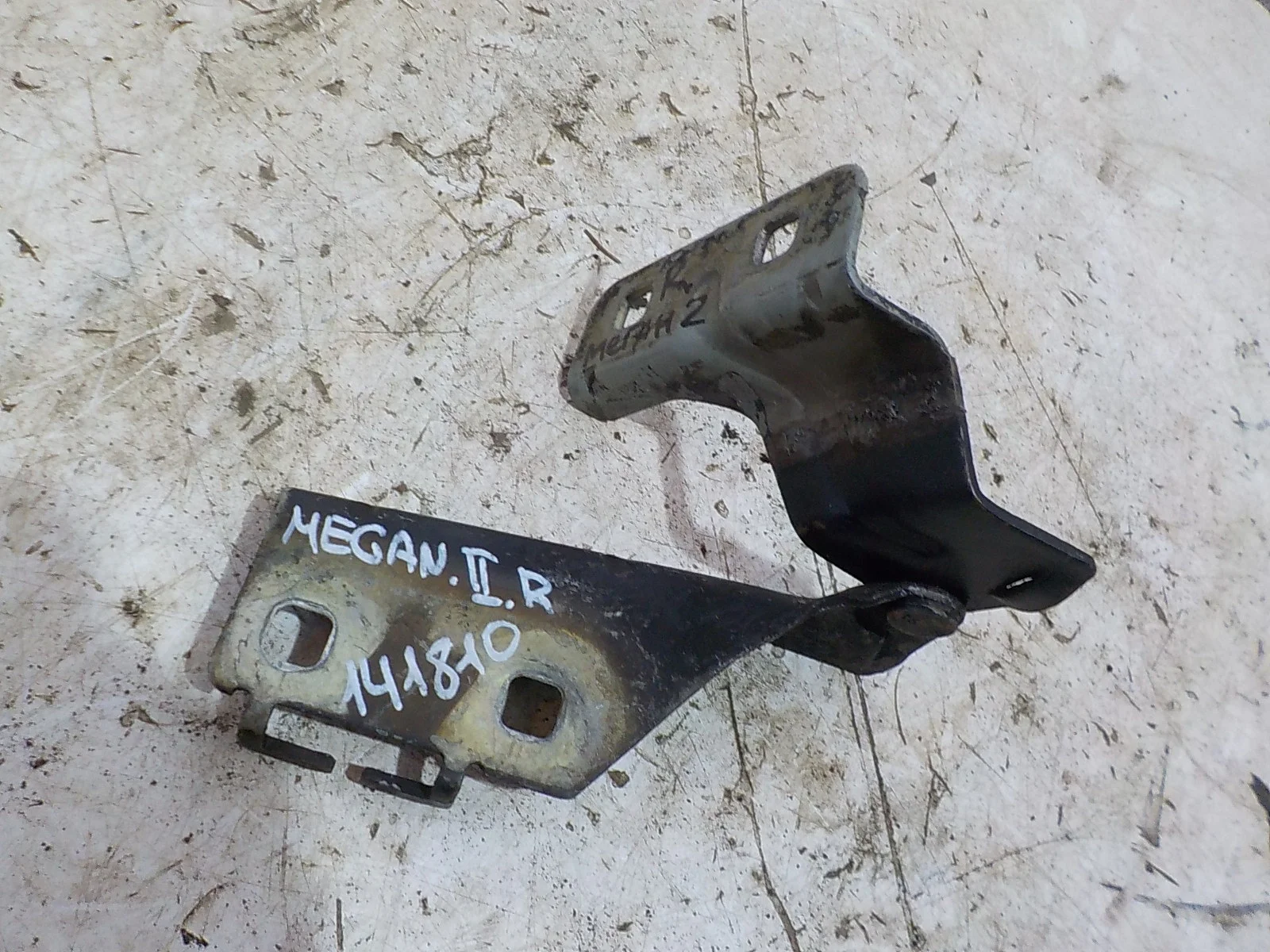 Петля капота Renault Megane II (2002—2006)