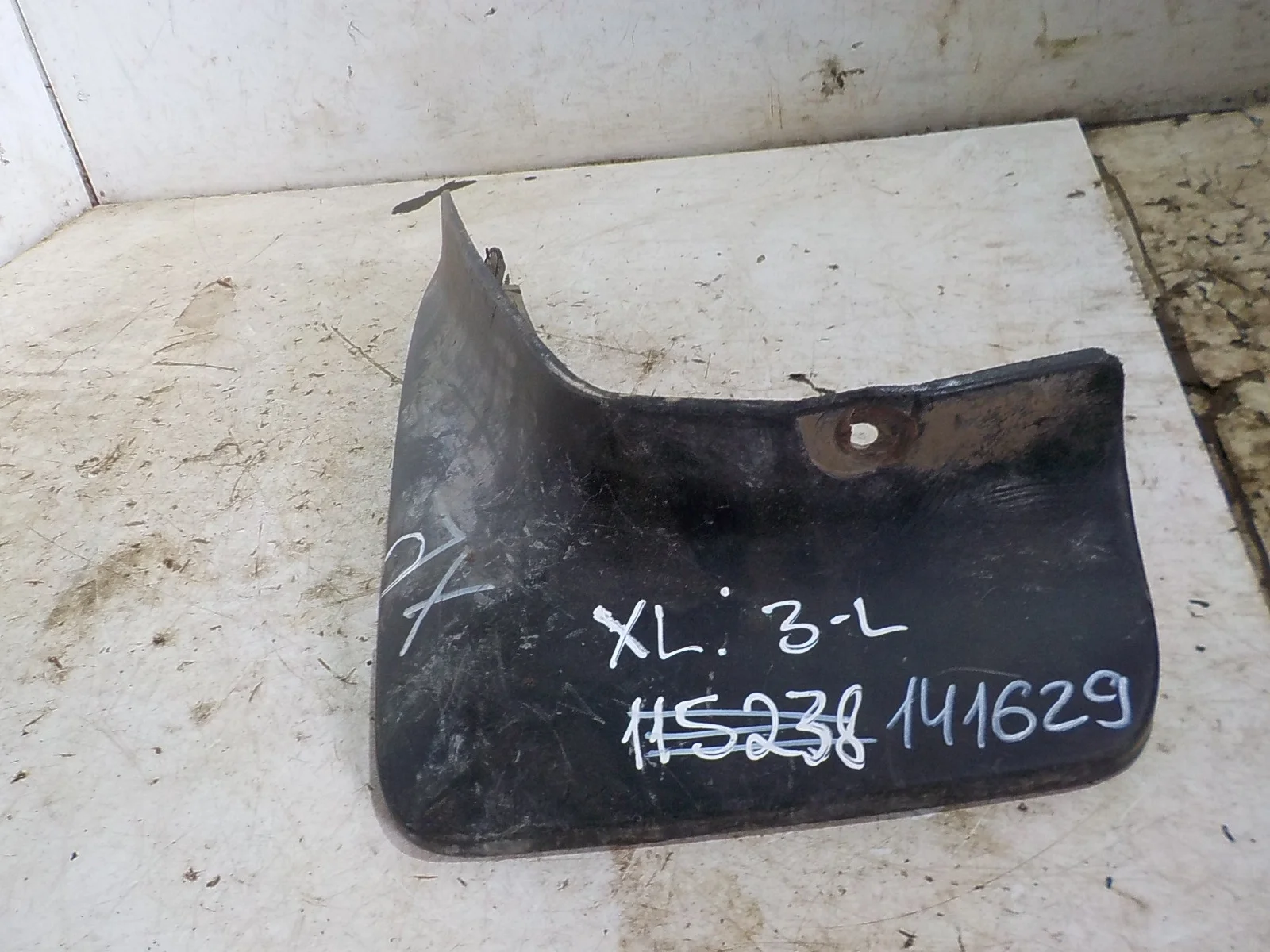 Брызговик Mitsubishi Outlander II (2005—2009) Зад Лево