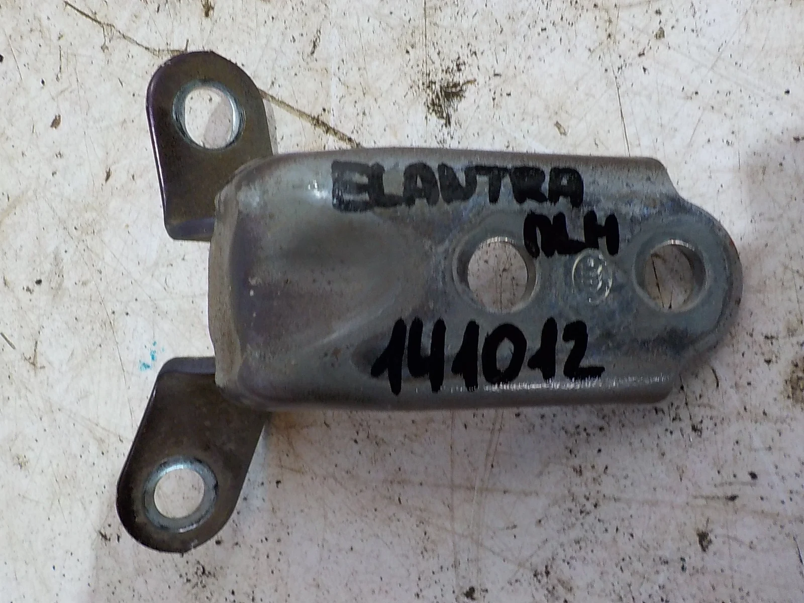 Петля двери Kia Ceed ED (2006—2010)