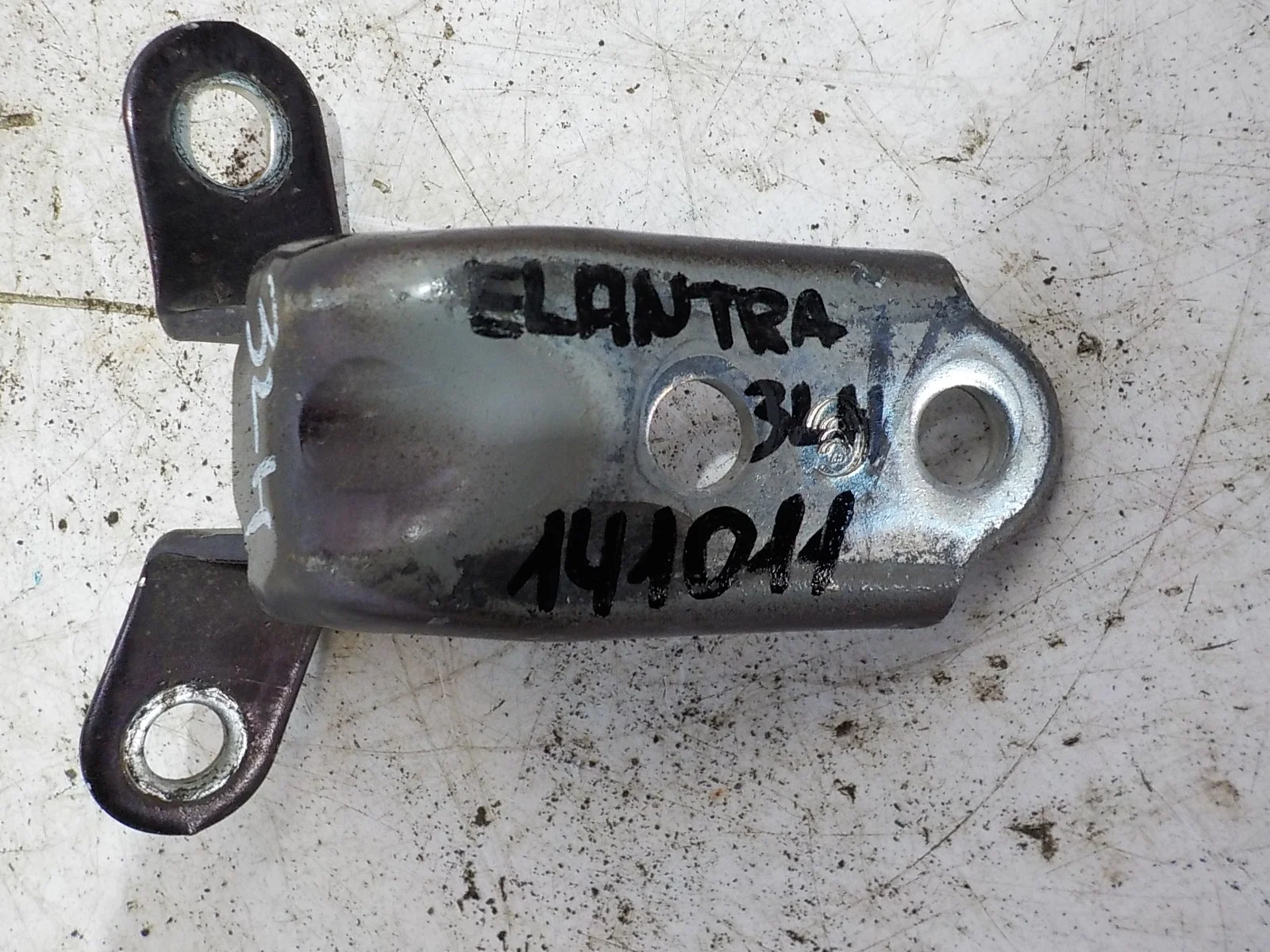 Петля двери Hyundai Elantra IV (2006—2011)