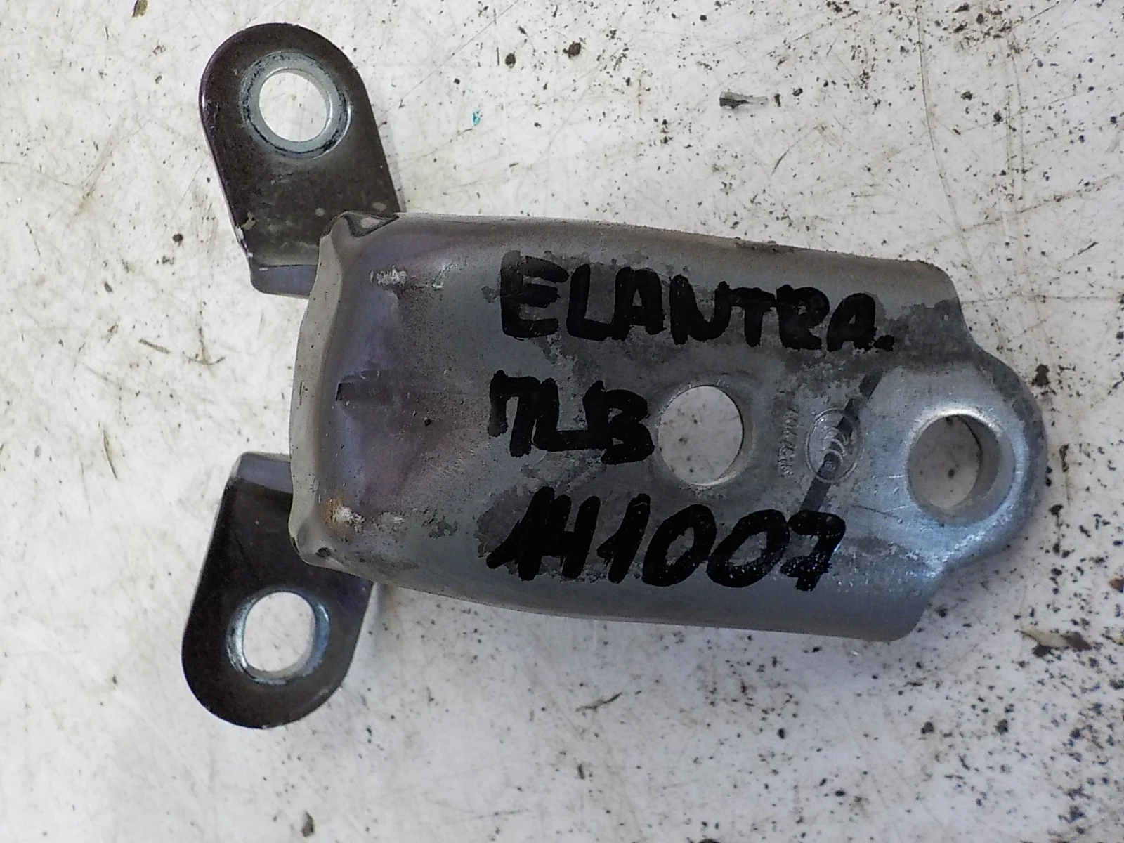 Петля двери Kia Ceed ED (2006—2010)