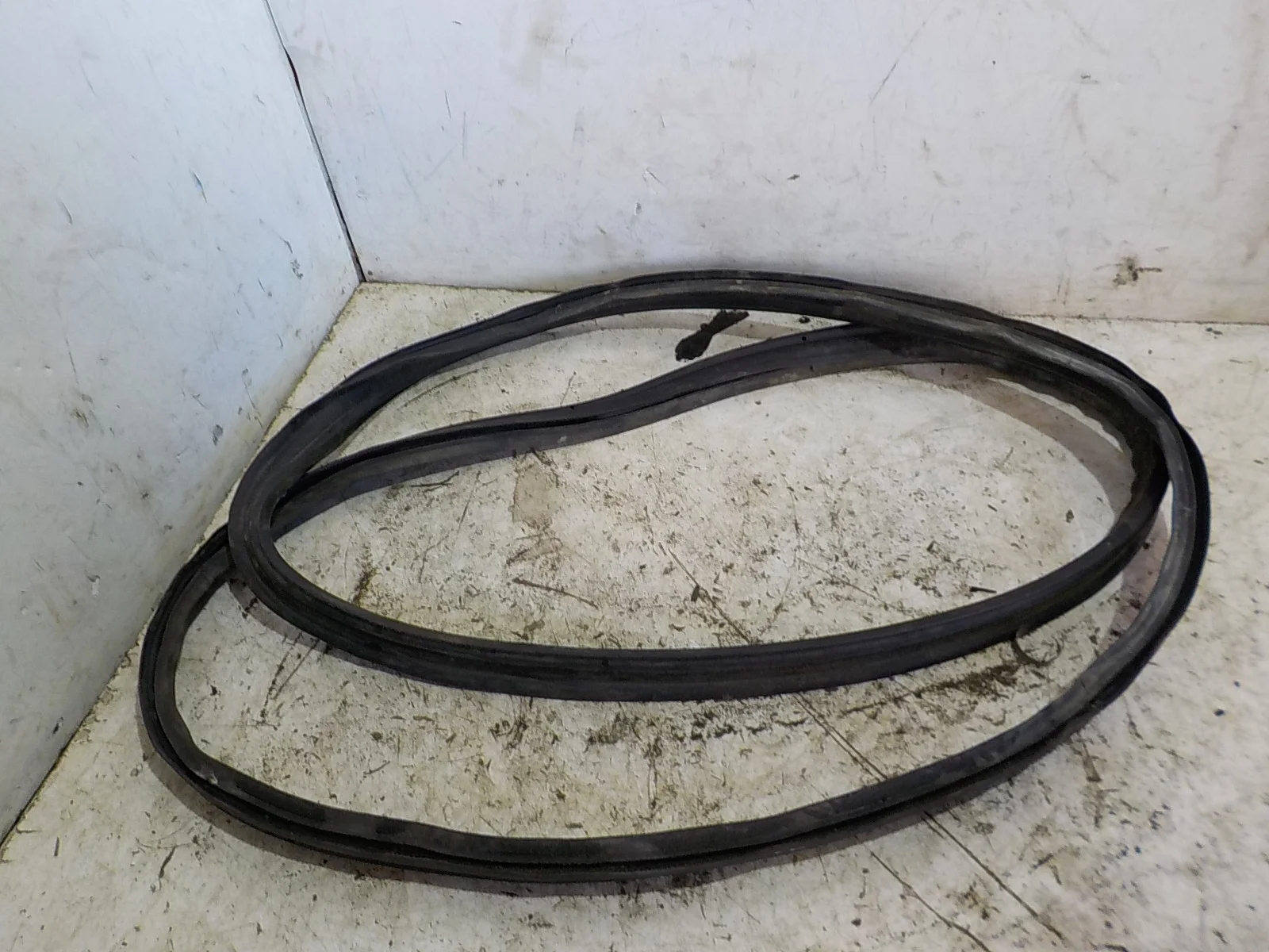 резинка багажника Hyundai Elantra IV (2006—2011)