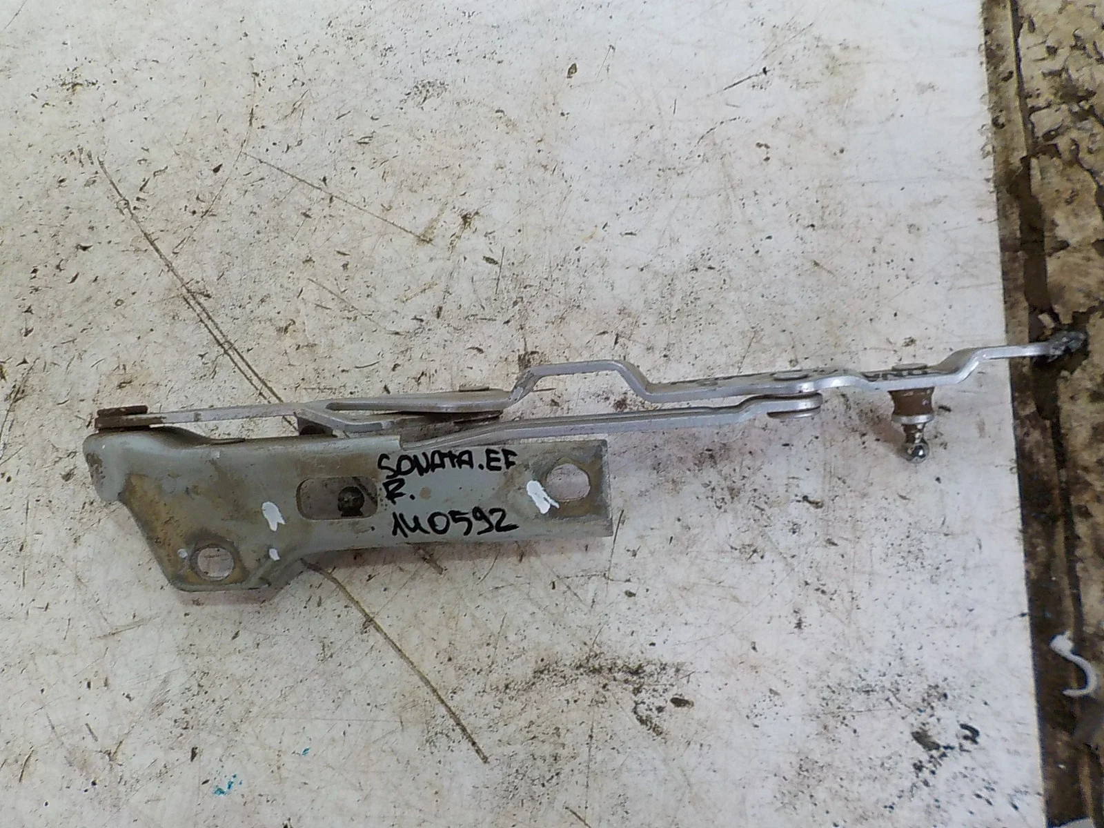 Петля капота Hyundai Sonata IV рестайлинг (2001—2012) Перед Право