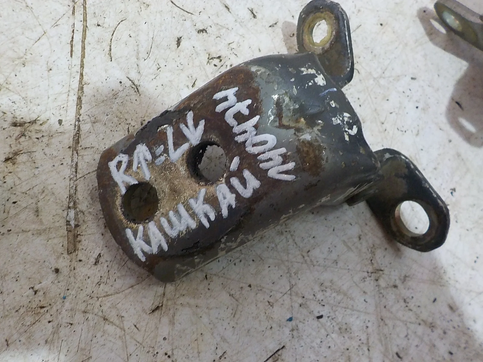 Петля двери Nissan Note E11 (2005—2009) Зад Лево Низ