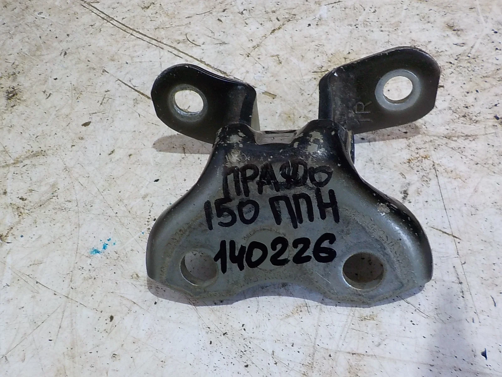 Петля двери Toyota Land Cruiser 200 (2007—2012) Перед Право Низ